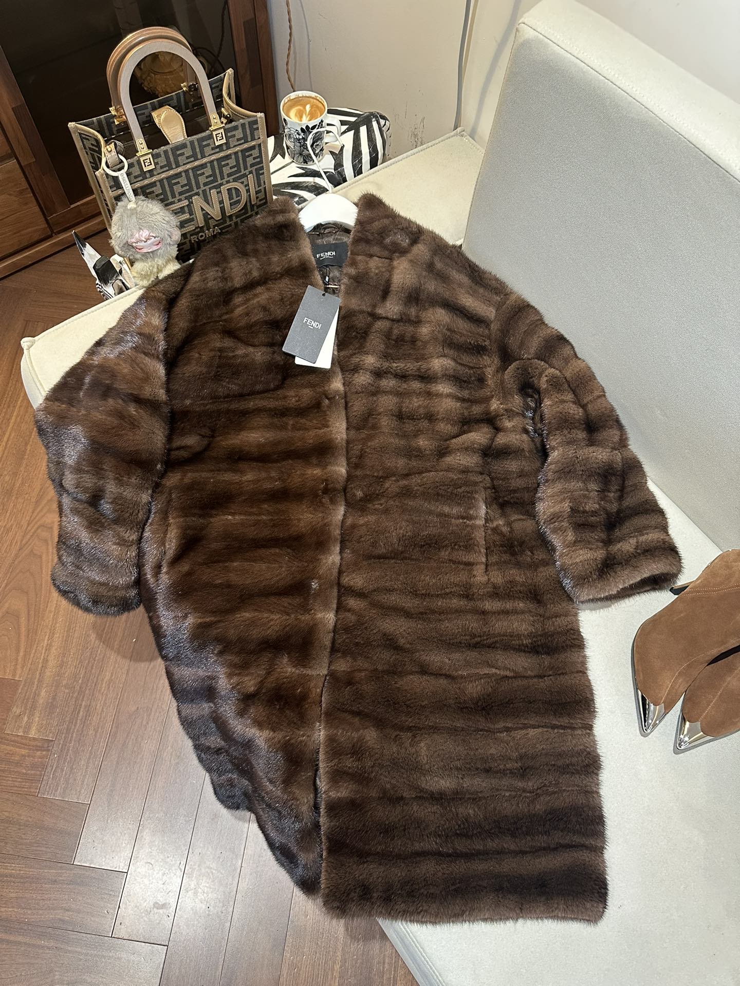 FENDI Женская шуба из норки FENDI Женская шуба из норки