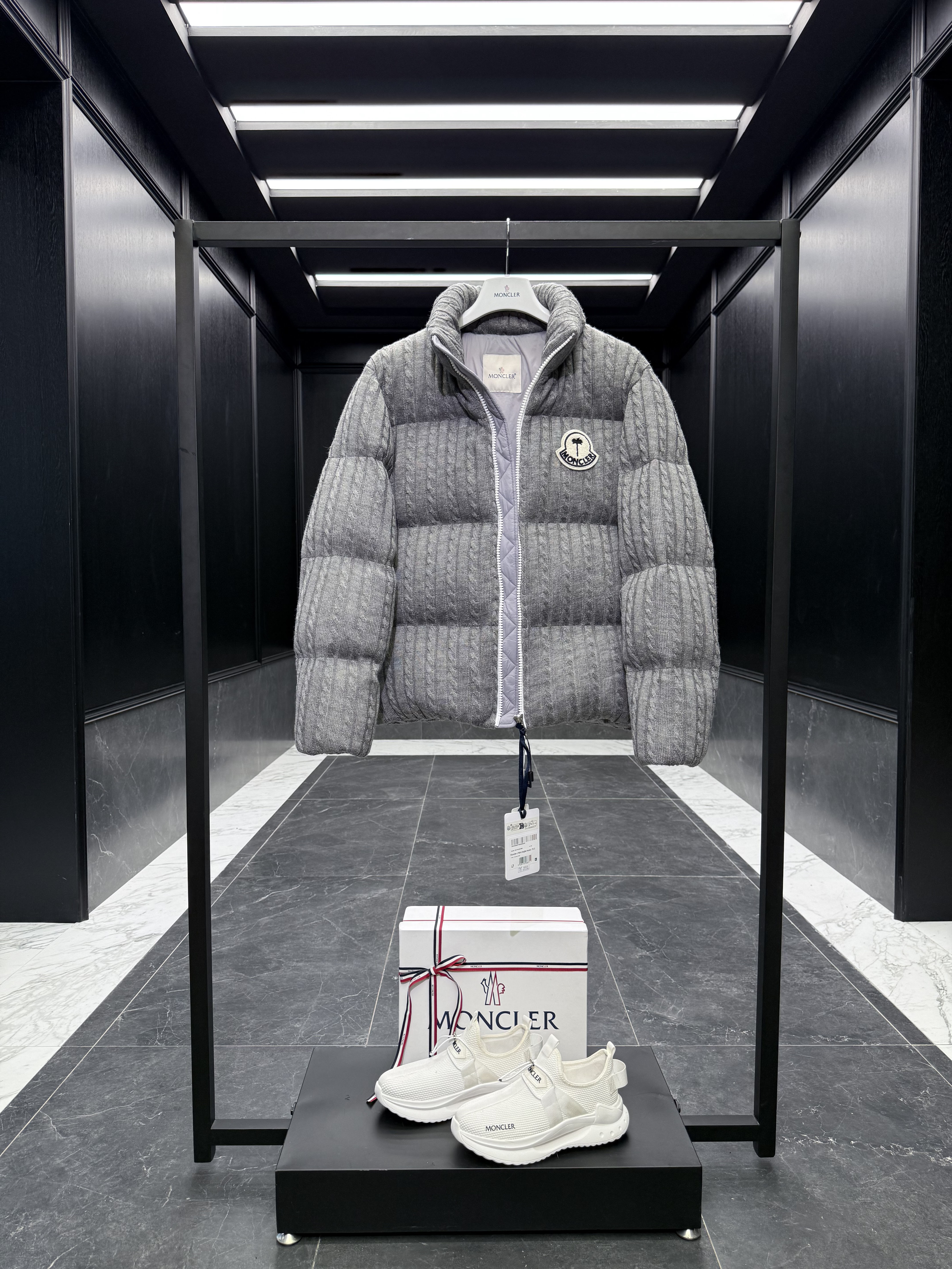 MONCLER Мужской пуховик Palms Angels MONCLER Мужской пуховик Palms Angels