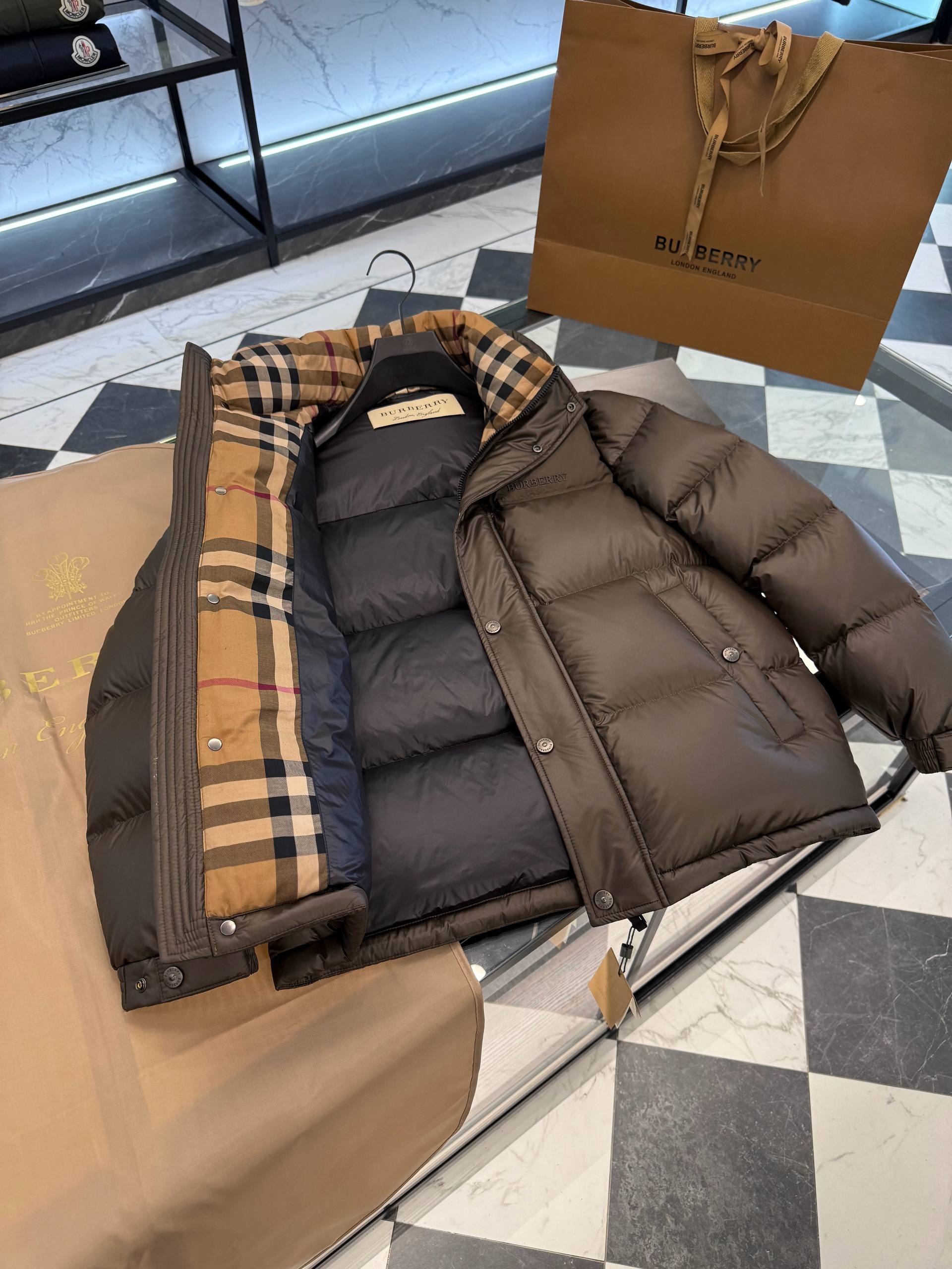 BURBERRY Мужской пуховик черный