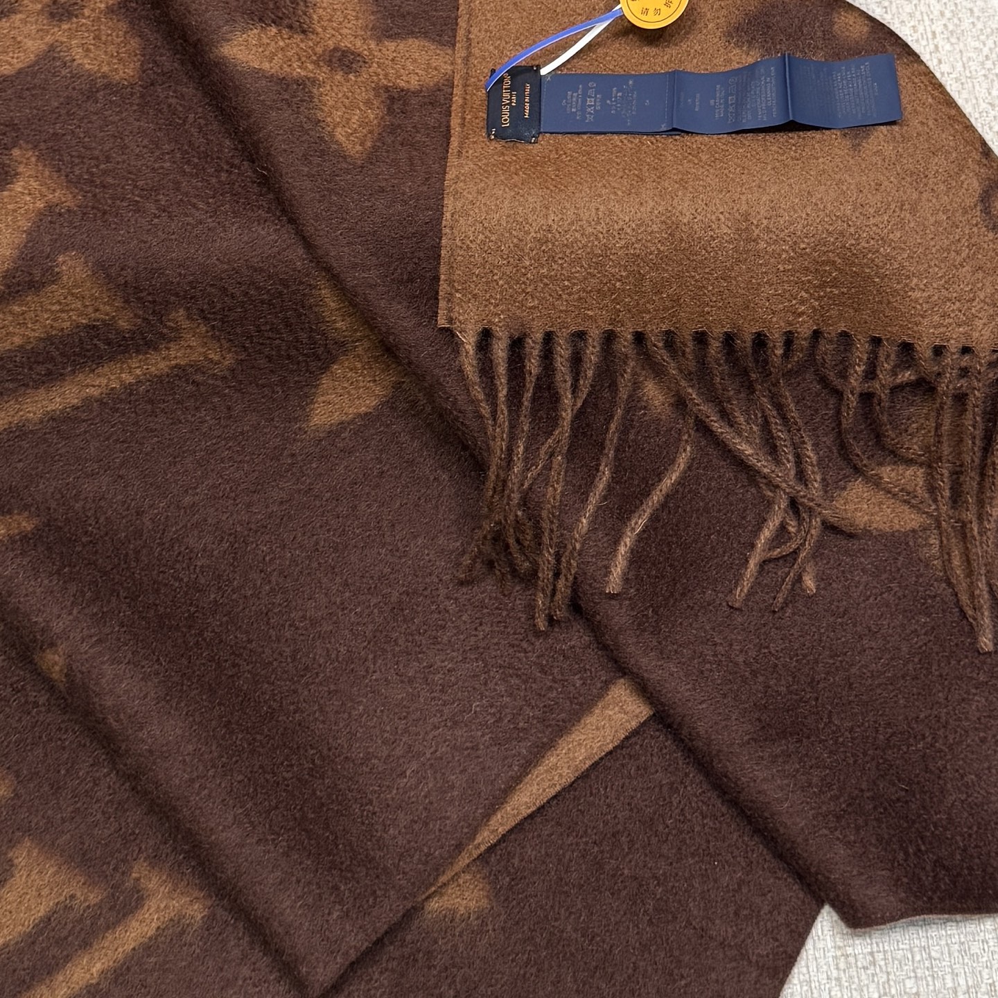 LOUIS VUITTON Женский шарф из кашемира с логотипом