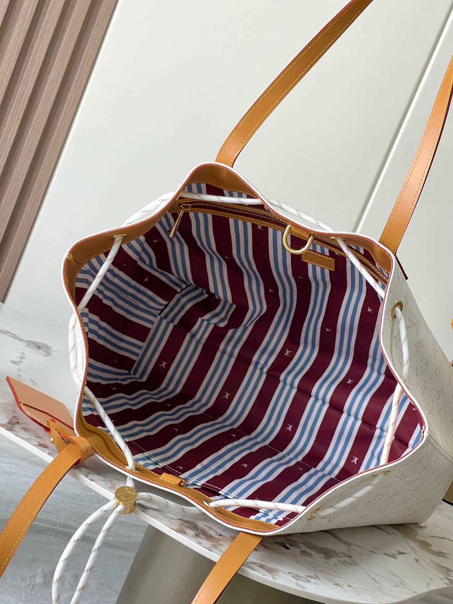 LOUIS VUITTON Сумка Marina Tote M14652 LOUIS VUITTON Сумка Marina Tote M14652