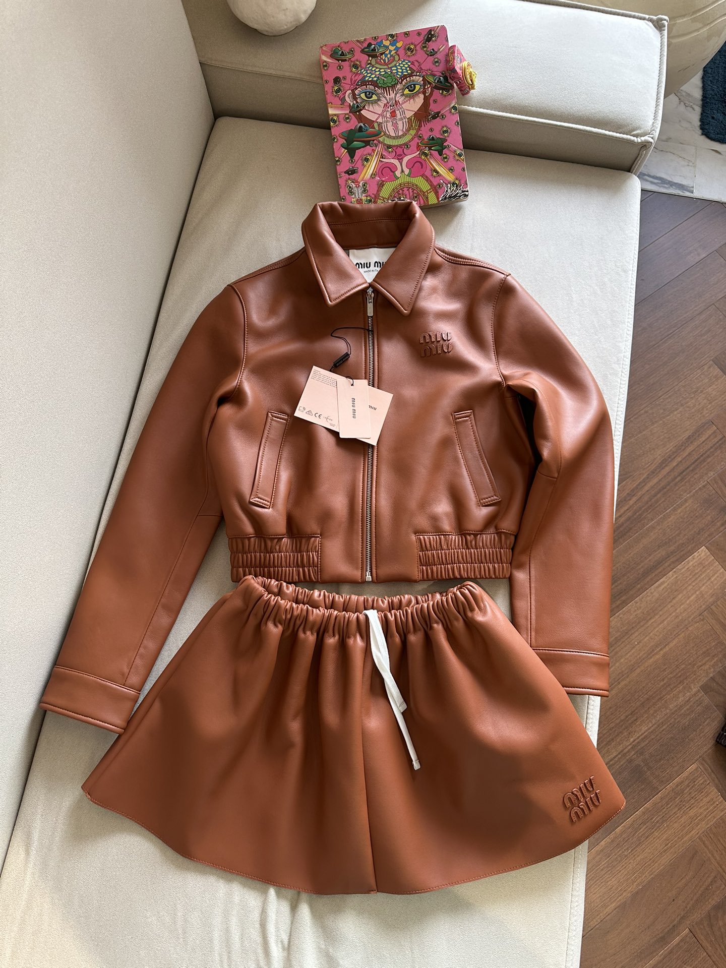 MIU MIU Женский кожаный костюм MIU MIU Женский кожаный костюм