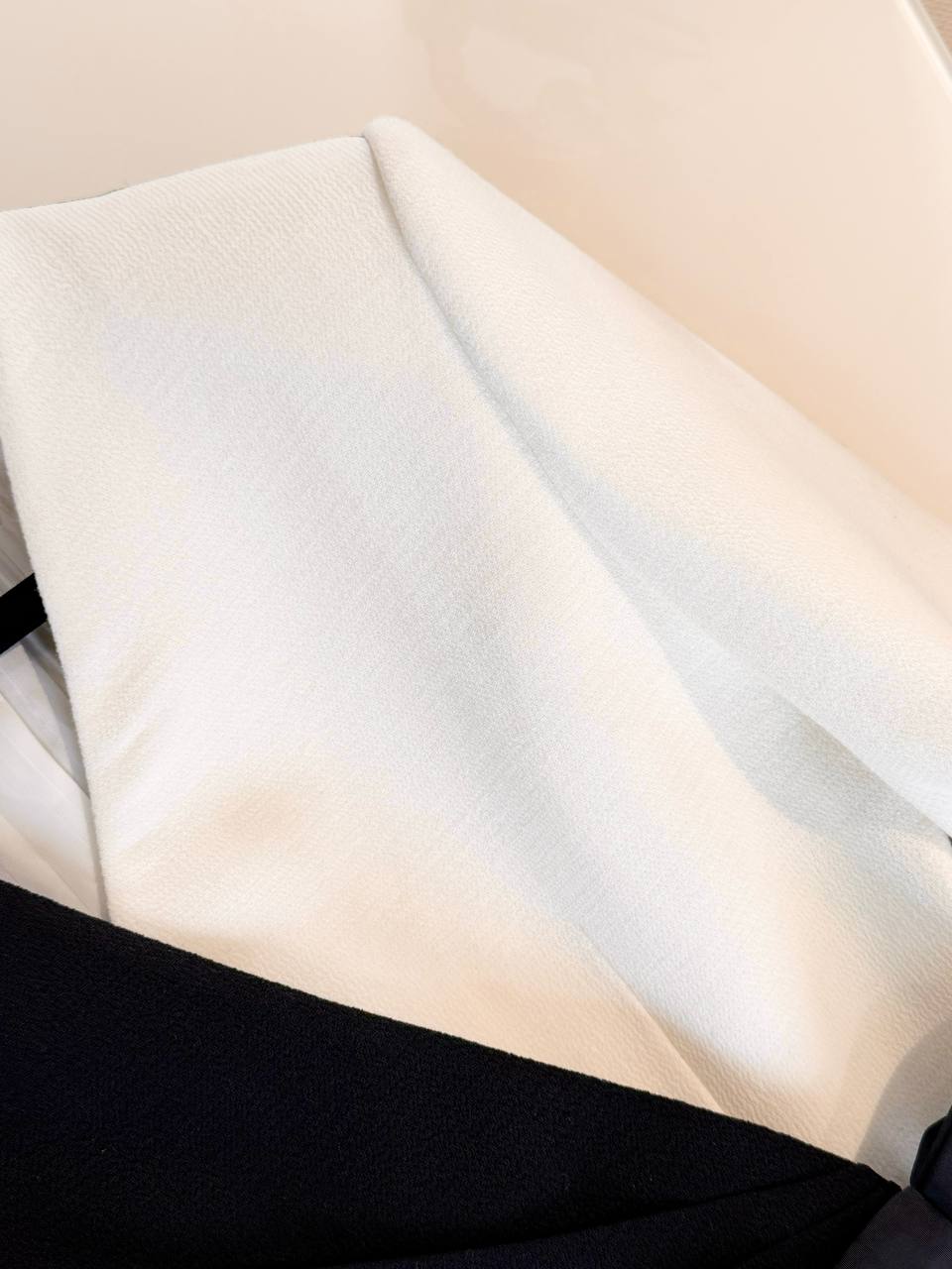 VALENTINO Женский жакет с асимметричным запахом VALENTINO Женский жакет с асимметричным запахом