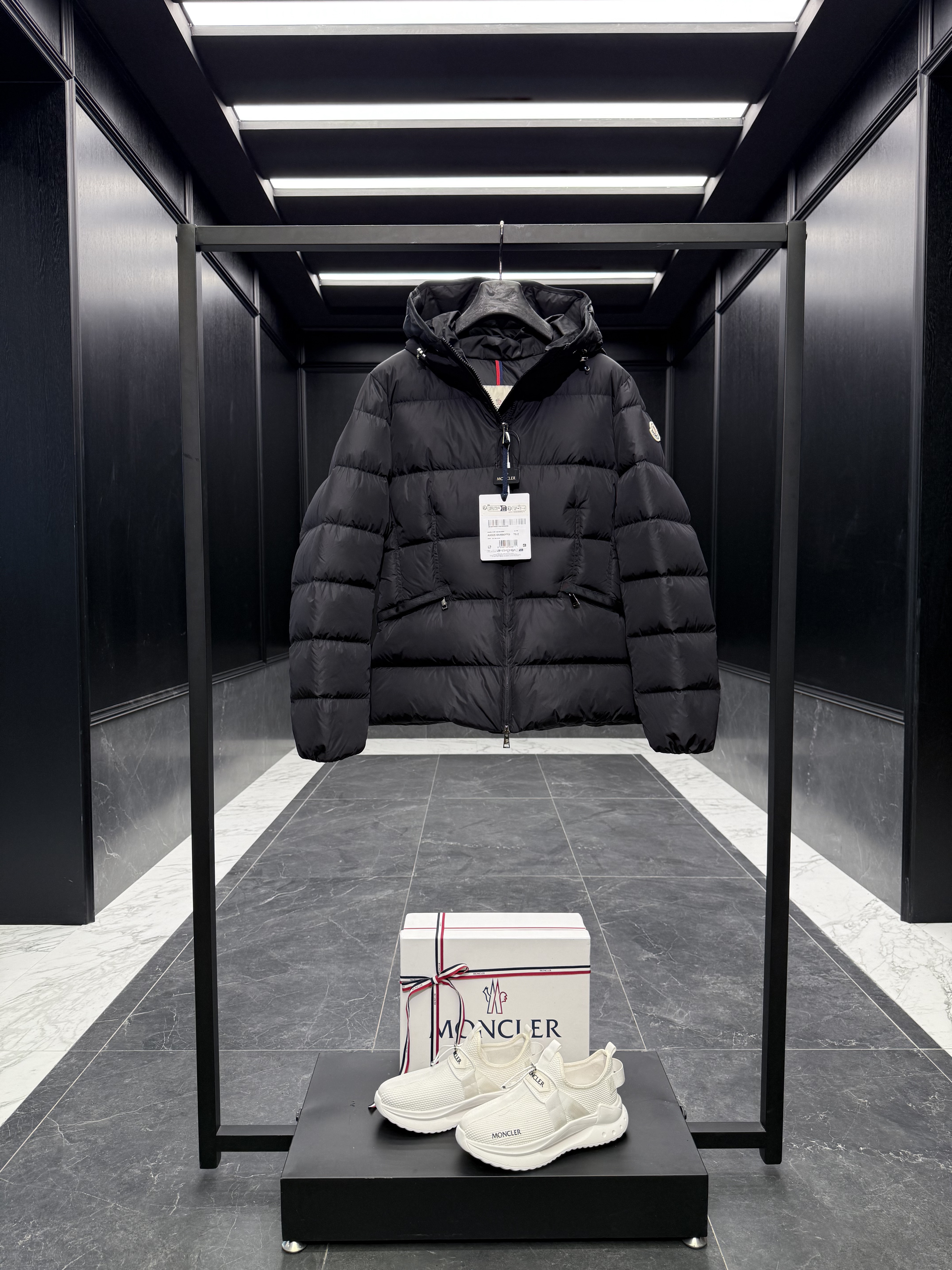 MONCLER Женский пуховик Avoce 