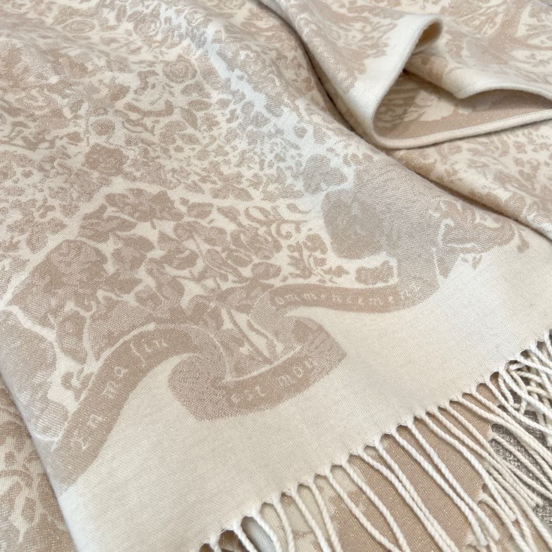 CHRISTIAN DIOR Женская шаль Aroundthe World CHRISTIAN DIOR Женская шаль Aroundthe World