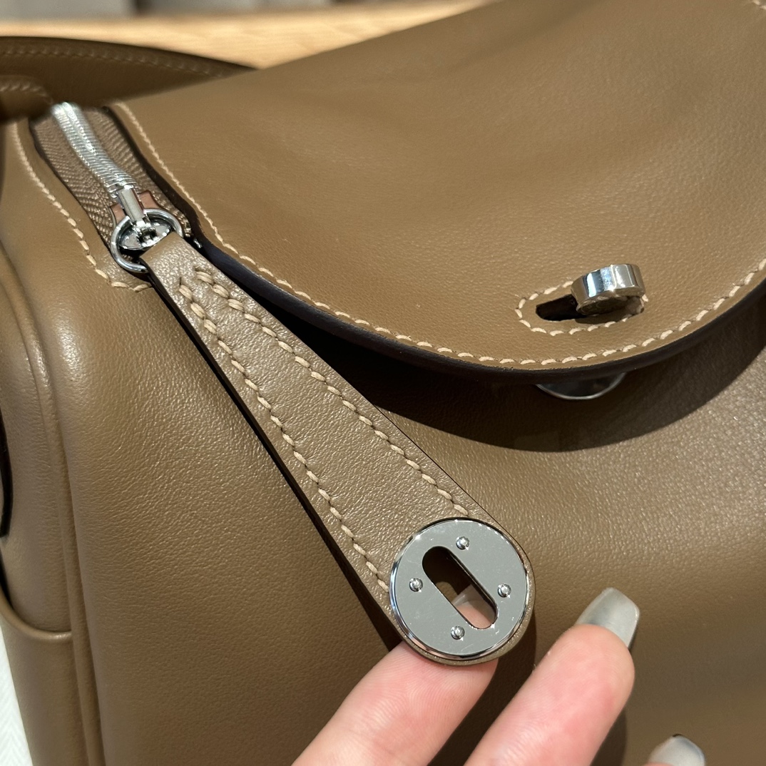 HERMES Женская сумка Lindy 19 см D0 Swift HERMES Женская сумка Lindy 19 см D0 Swift