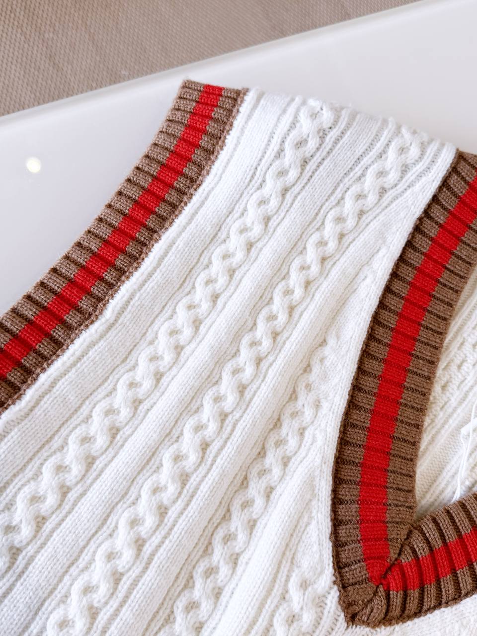 CHANEL Женский жилет из кашемира CHANEL Женский жилет из кашемира