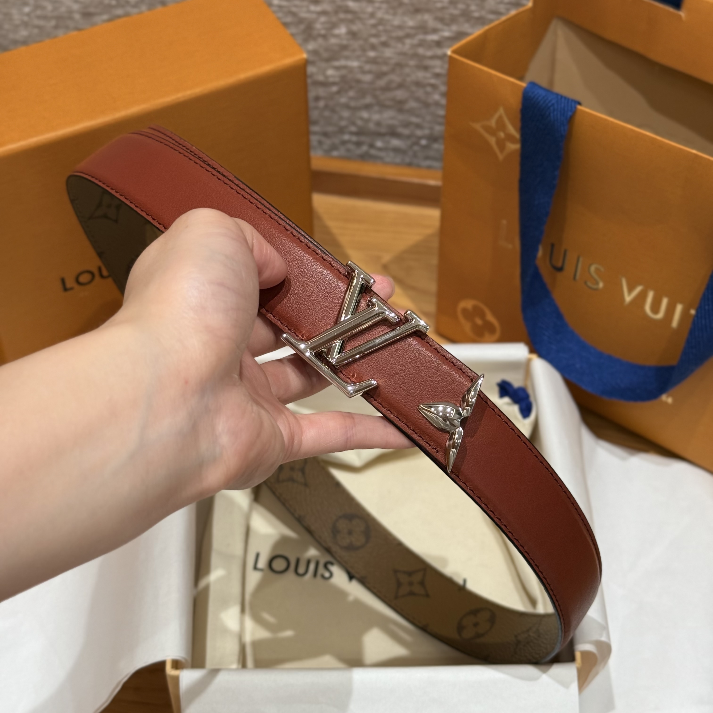 LOUIS VUITTON Женский ремень 