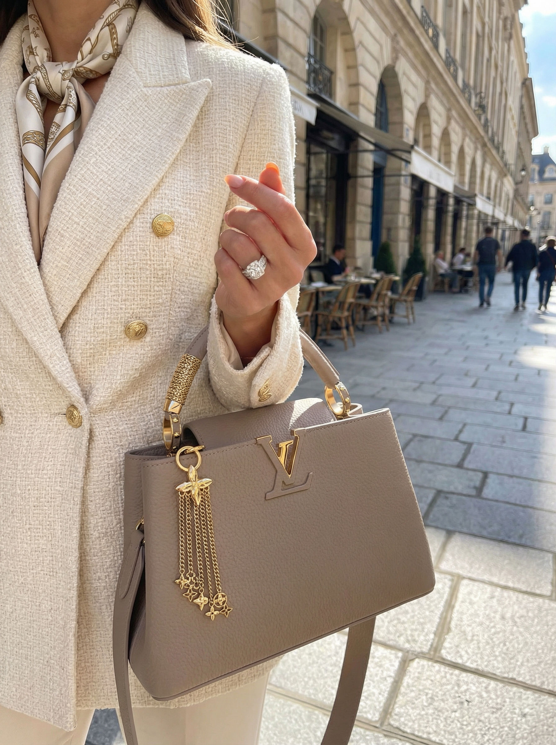 LOUIS VUITTON Женская Сумка Capucines