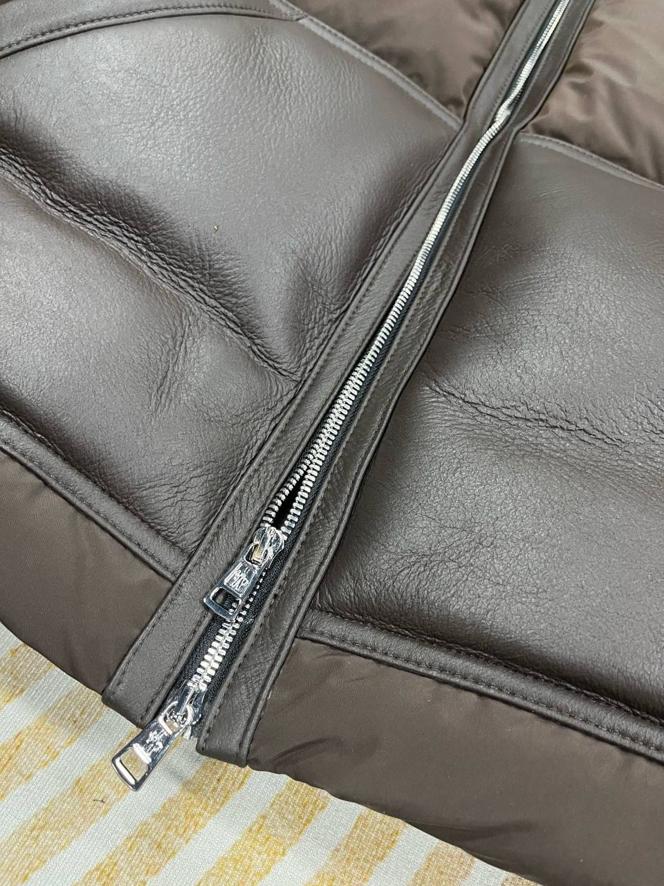 MONCLER Кожаный пуховик из овчины и гусиного пуха MONCLER Кожаный пуховик из овчины и гусиного пуха