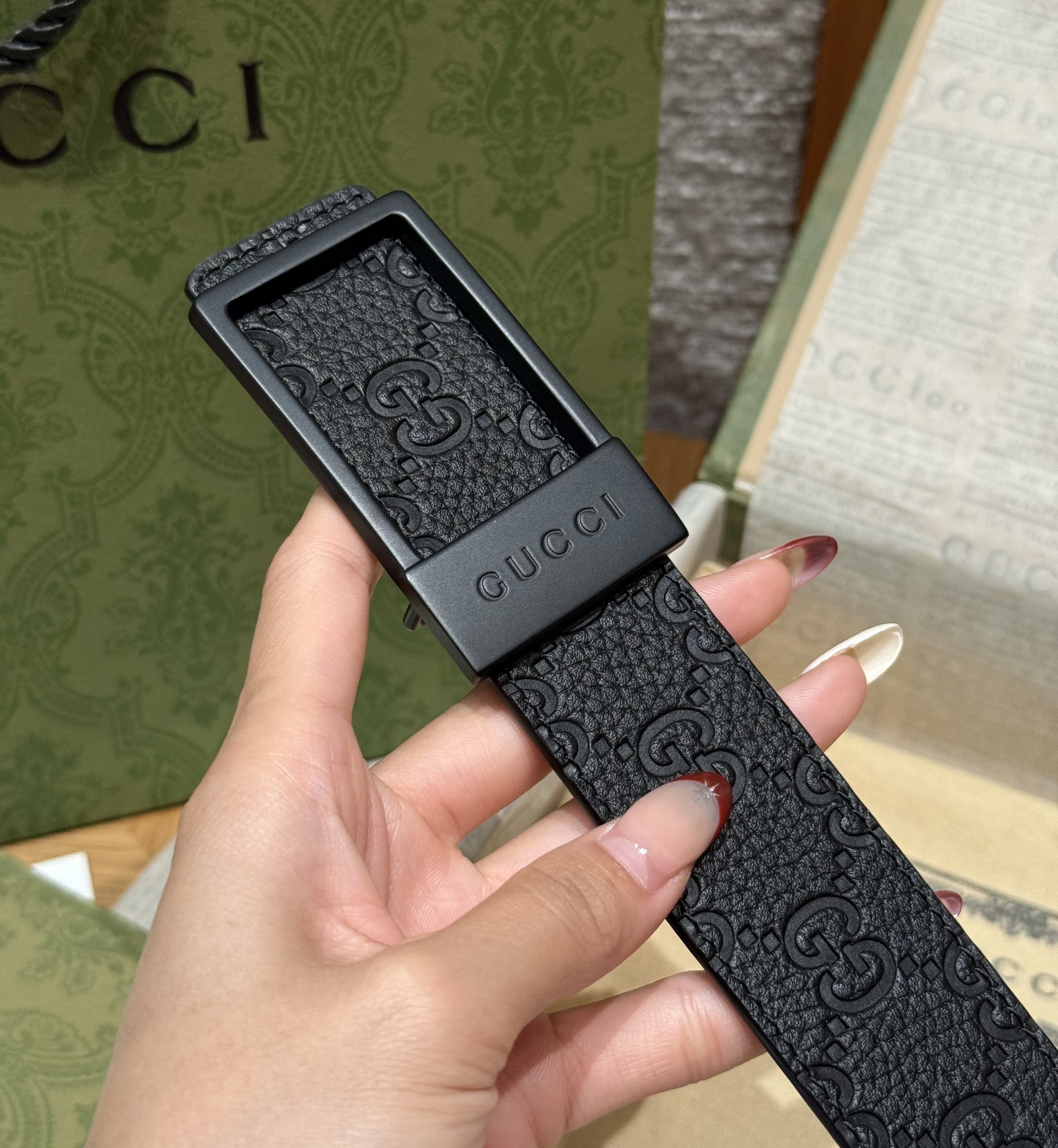 GUCCI Мужской ремень с повторяющимся узором GG