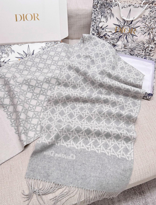 CHRISTIAN DIOR Женский шарф из шерсти