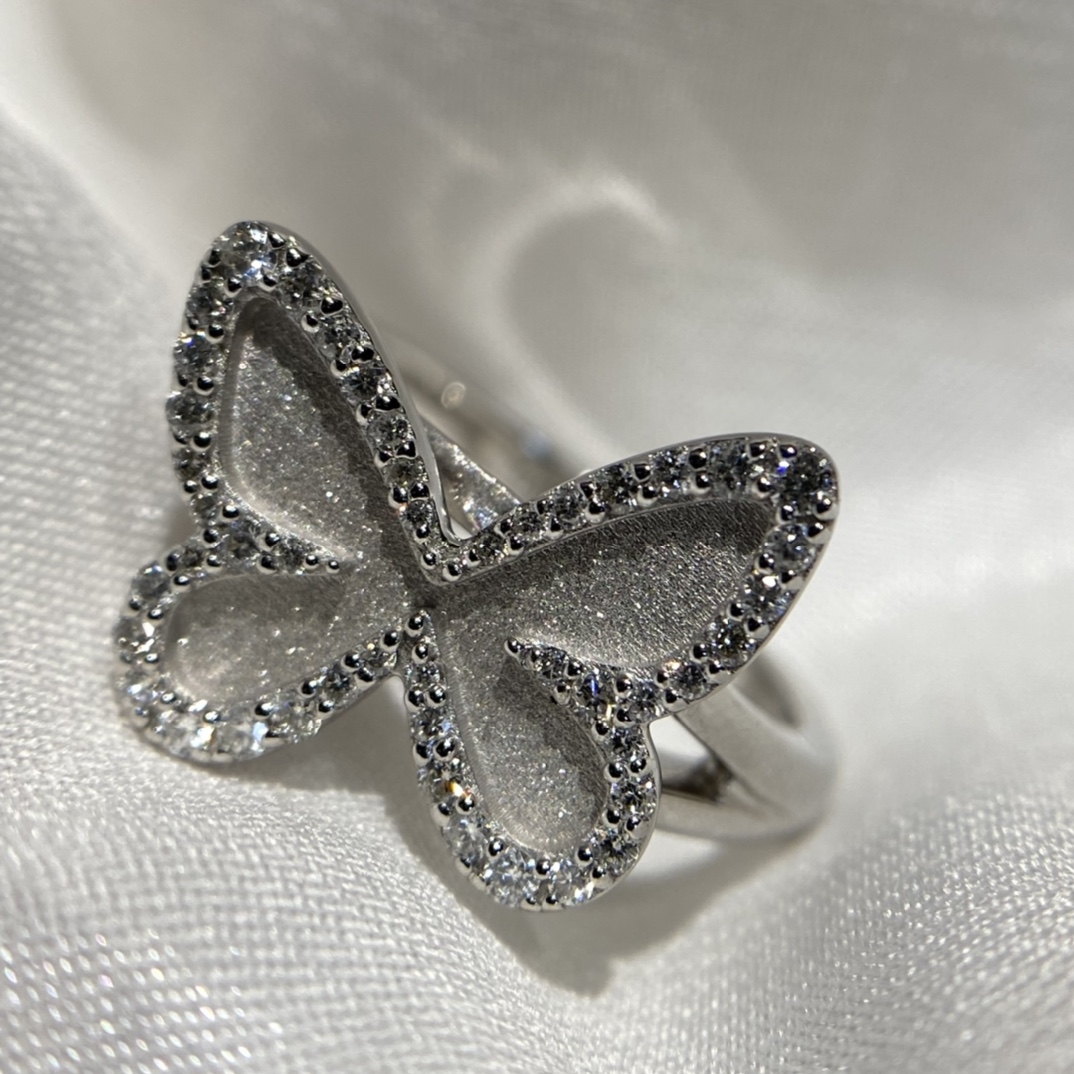 MESSIKA Кольцо из белого золота и бриллиантов MESSIKA Кольцо из белого золота и бриллиантов