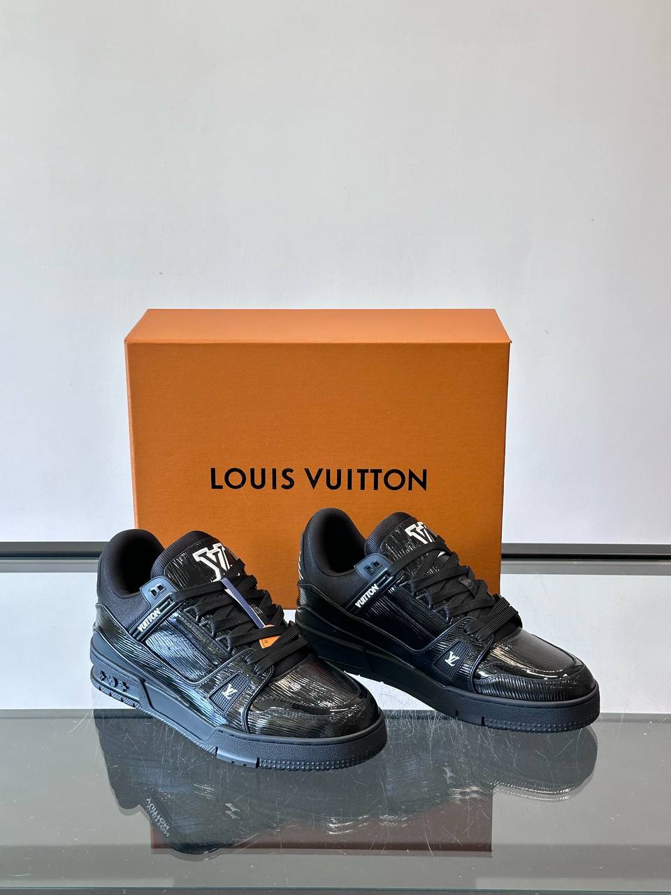 LOUIS VUITTON Мужские кроссовки LOUIS VUITTON Мужские кроссовки