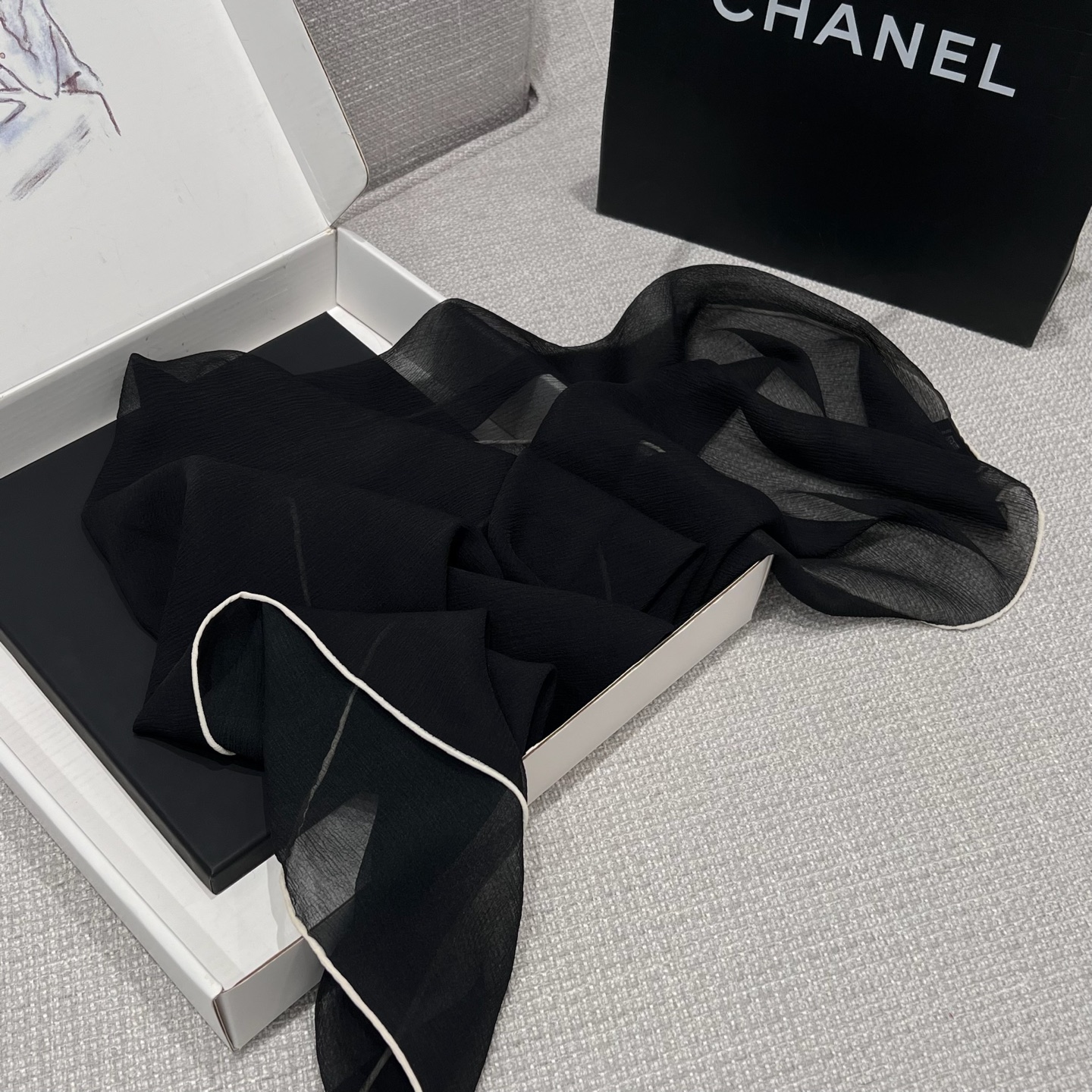 CHANEL Женский платок шёлк