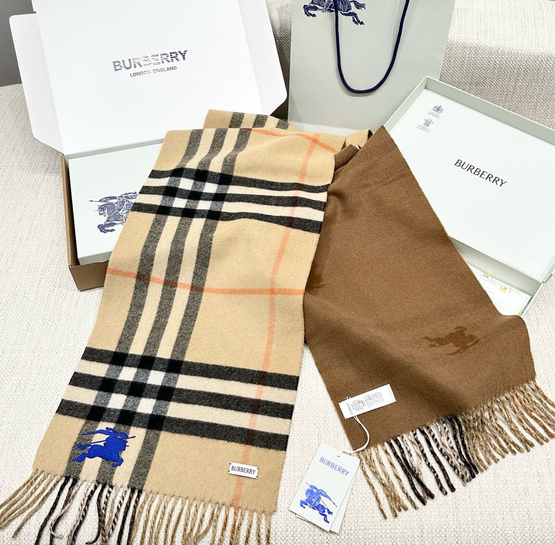 BURBERRY Женский шарф в бежево-чёрно‑красной гамме