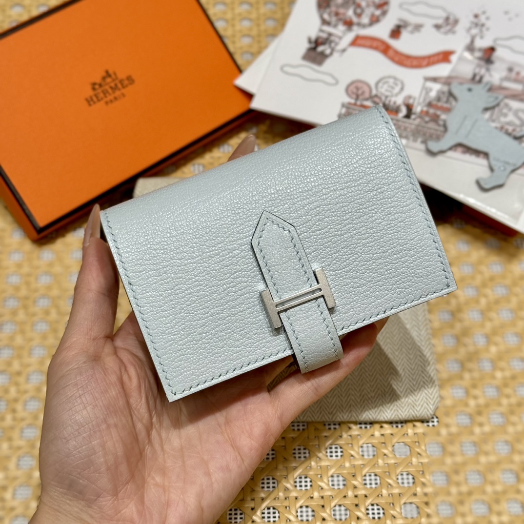 HERMES Кошелёк Bearn 12 см 08/Bluepale Chèvre HERMES Кошелёк Bearn 12 см 08/Bluepale Chèvre