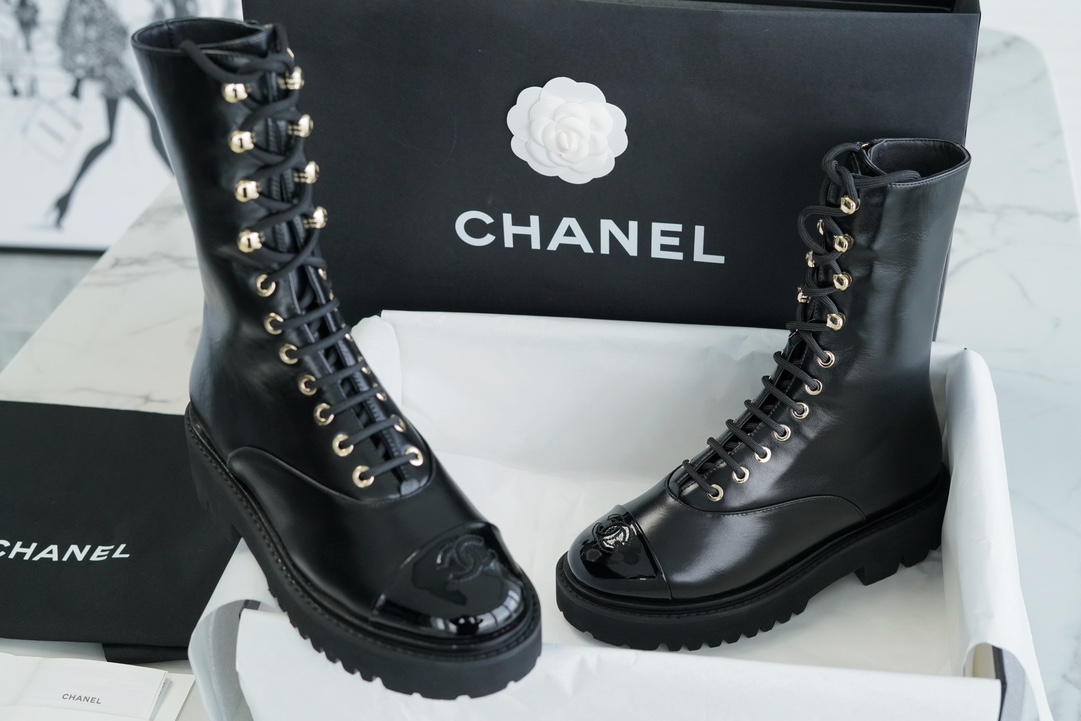 CHANEL Женские лакированные ботинки на шнуровке 23b CHANEL Женские лакированные ботинки на шнуровке 23b