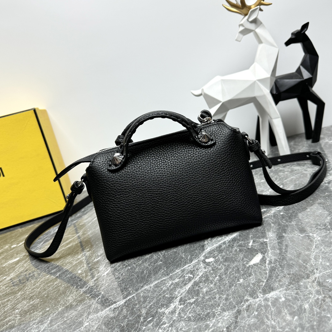 FENDI Женская сумка By The Way Selleria