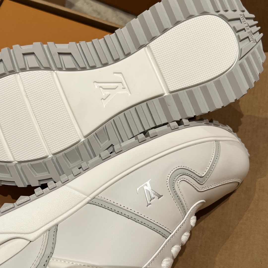 LOUIS VUITTON Мужские кроссовки Run Maxi LOUIS VUITTON Мужские кроссовки Run Maxi