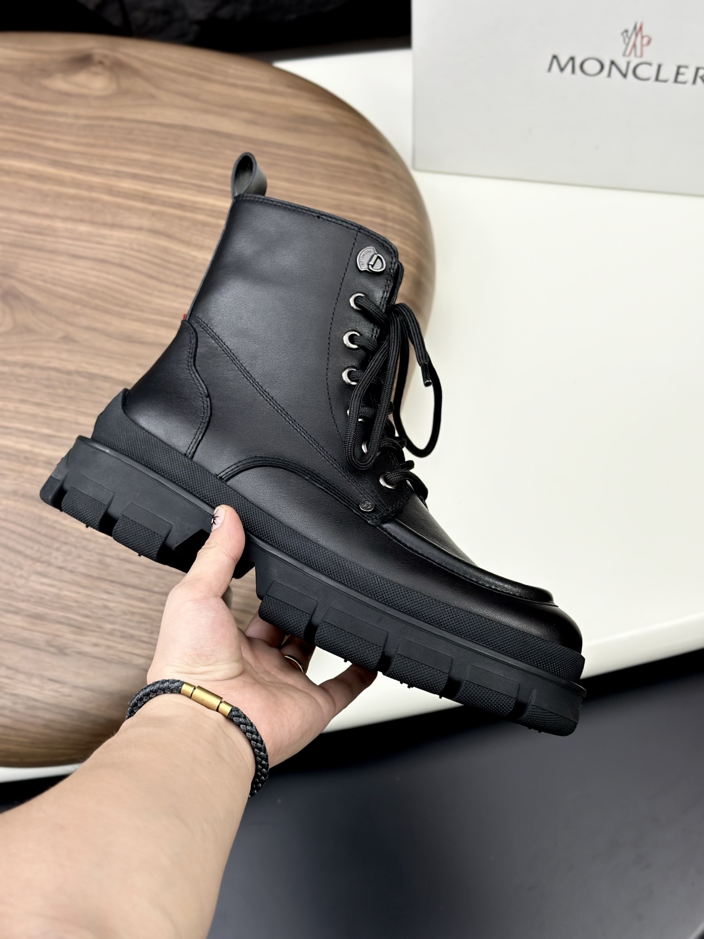 MONCLER Мужские ботинки из коровьей кожи  MONCLER Мужские ботинки из коровьей кожи