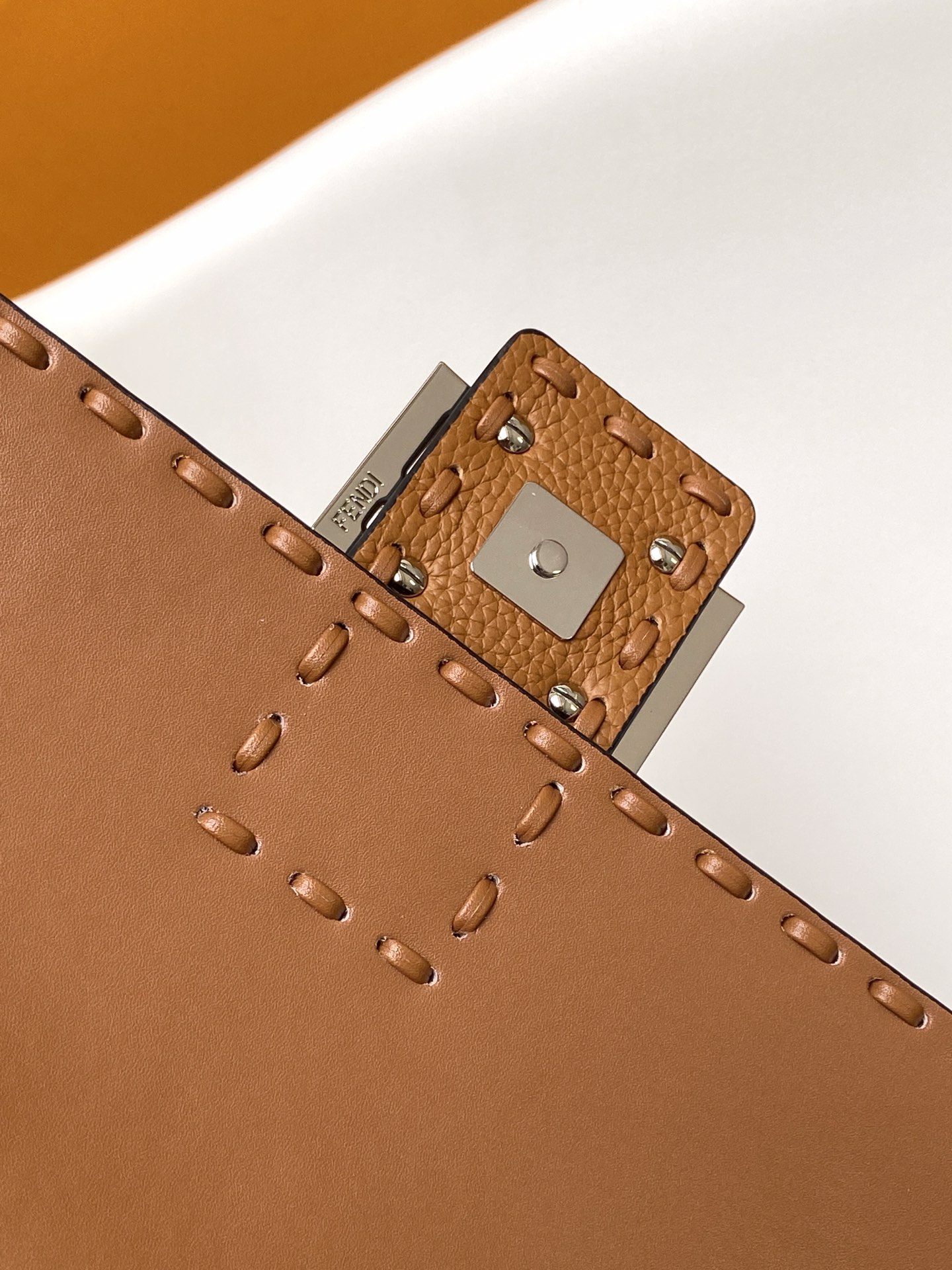 FENDI Женская сумка baguette 