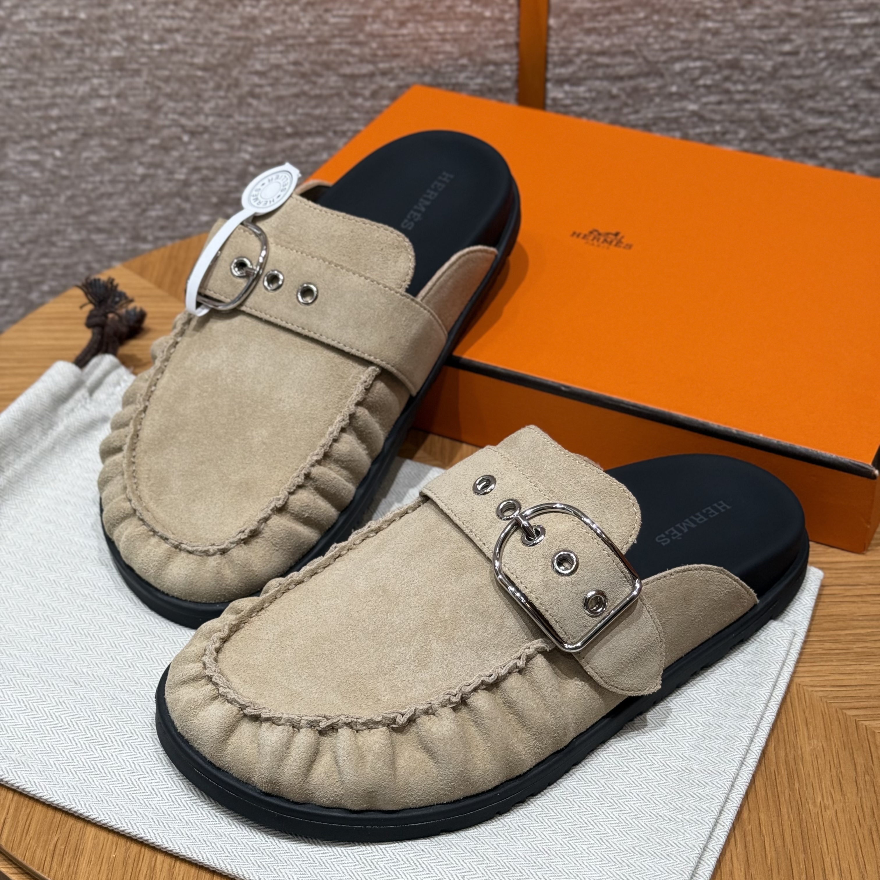 HERMES Женские мюли Key из замши  HERMES Женские мюли Key из замши