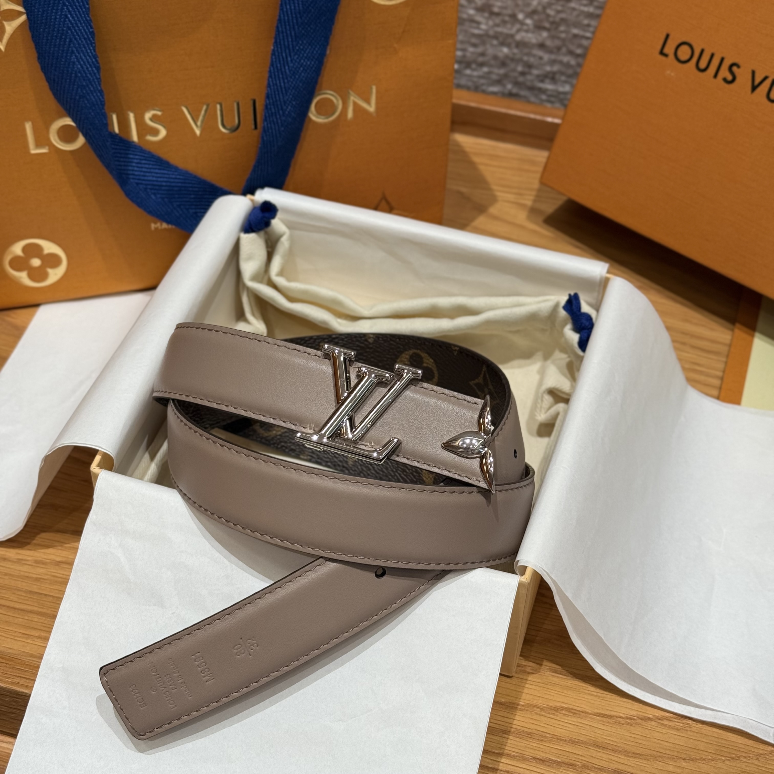 LOUIS VUITTON Женский ремень 