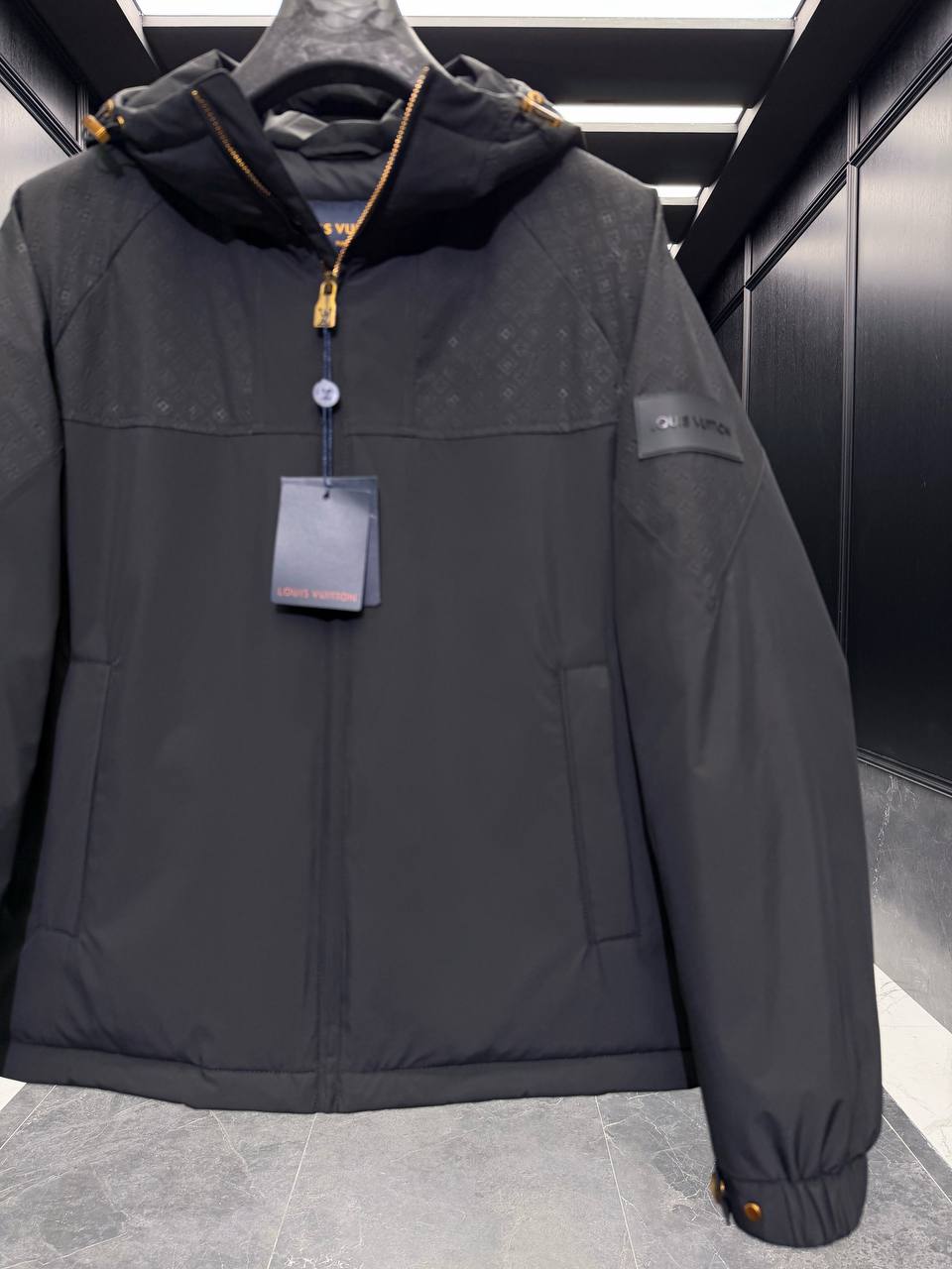 LOUIS VUITTON Мужской пуховик LOUIS VUITTON Мужской пуховик