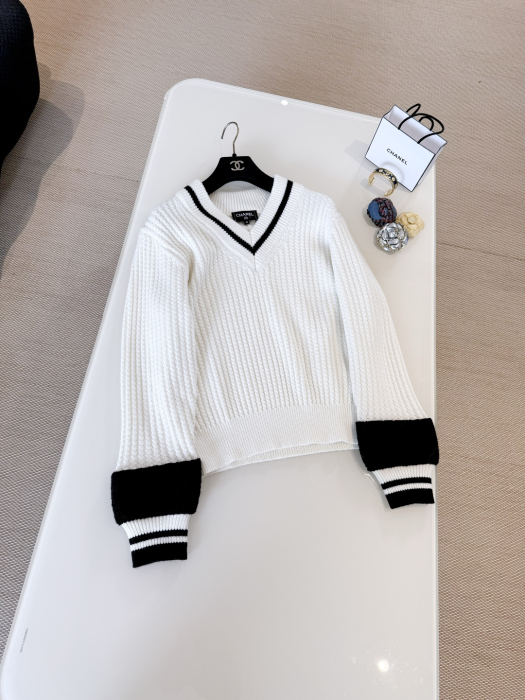 CHANEL Женский свитер из кашемира