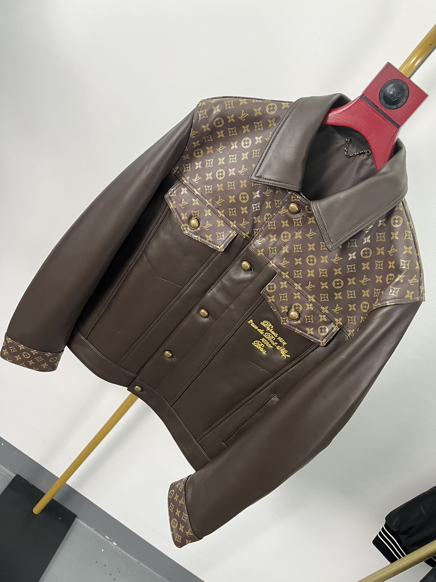 LOUIS VUITTON Мужская кожаная куртка LOUIS VUITTON Мужская кожаная куртка