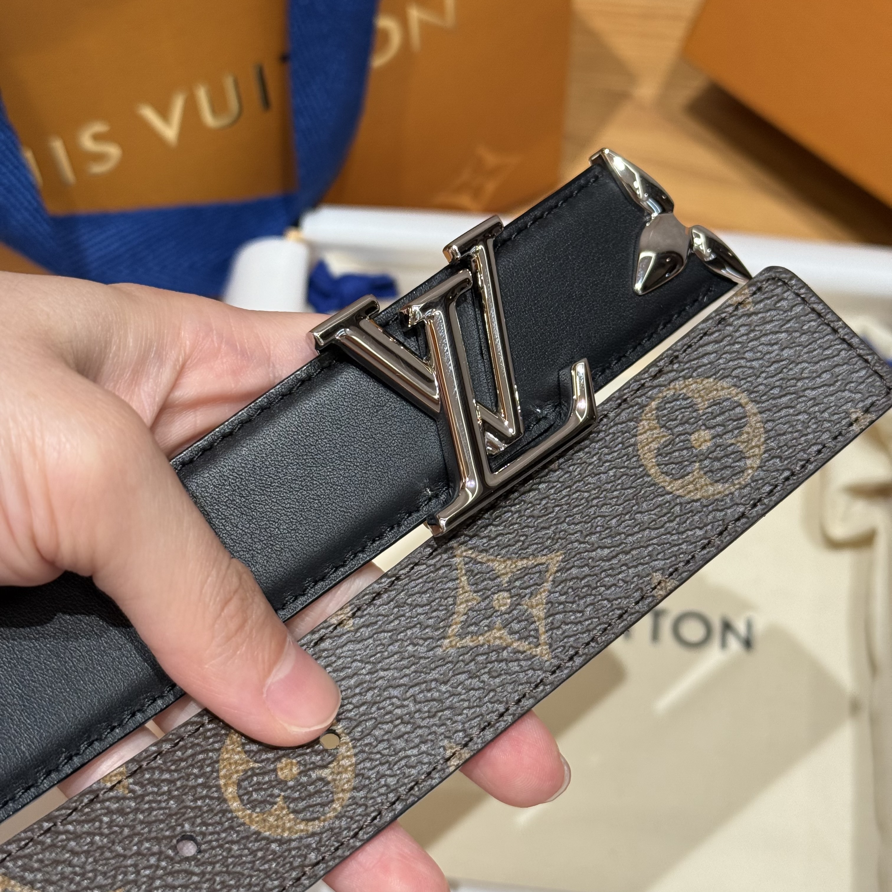 LOUIS VUITTON Женский ремень LOUIS VUITTON Женский ремень