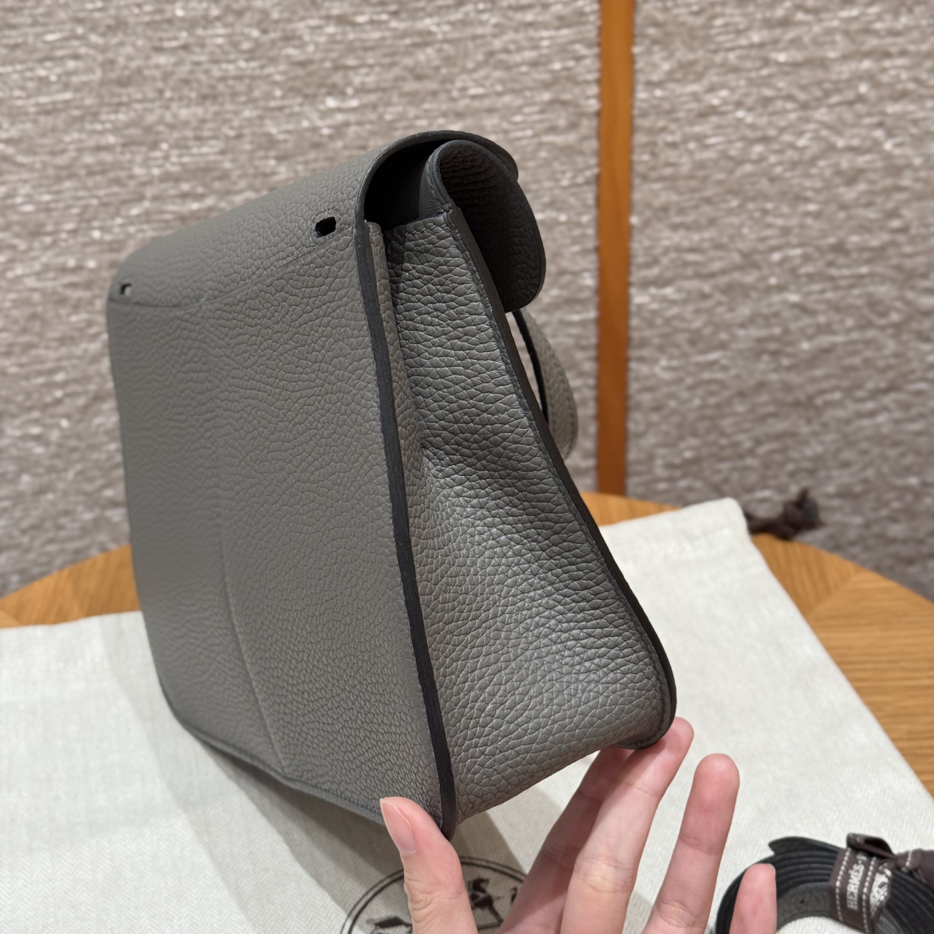 HERMES Женская сумка Halzan 25 см 0L Clemence HERMES Женская сумка Halzan 25 см 0L Clemence