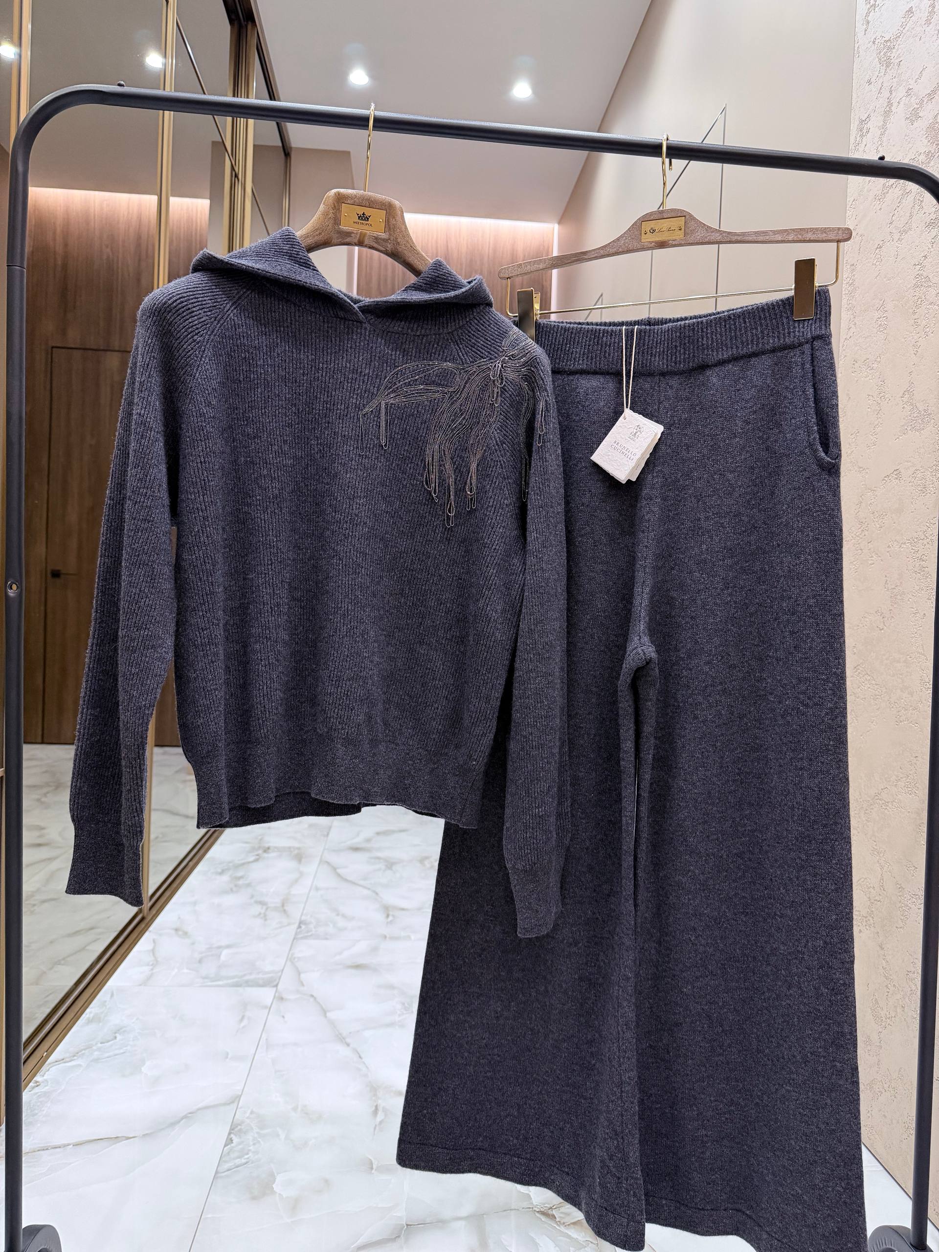 BRUNELLO CUCINELLI Женский костюм из кашемира BRUNELLO CUCINELLI Женский костюм из кашемира