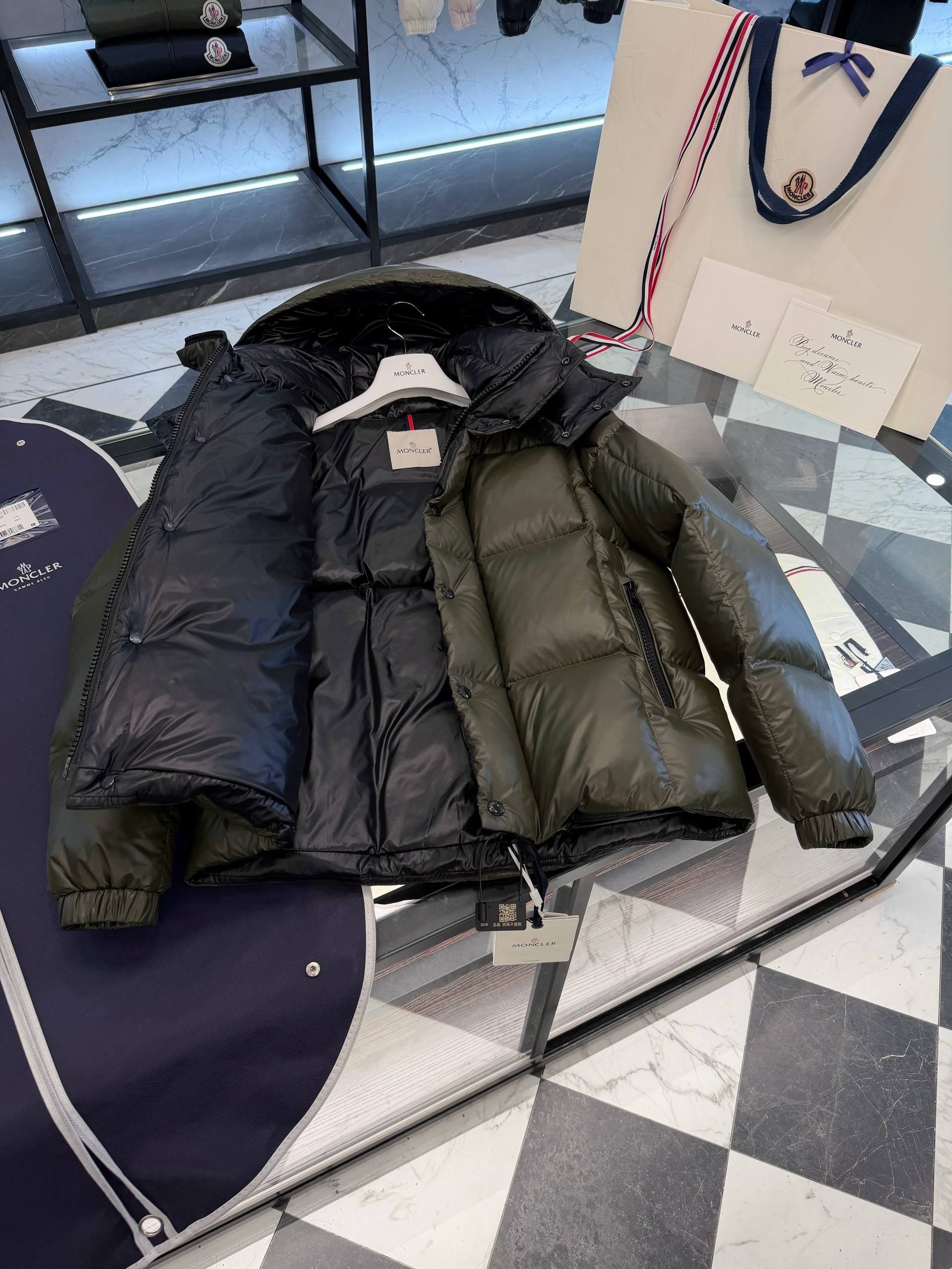 MONCLER Мужской стеганый пуховик MONCLER Мужской стеганый пуховик