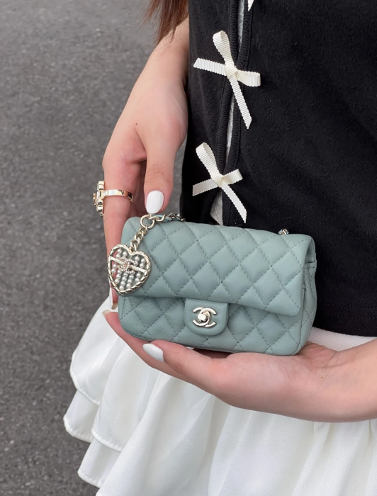 CHANEL Женская сумка-брелок Classic 11.12 