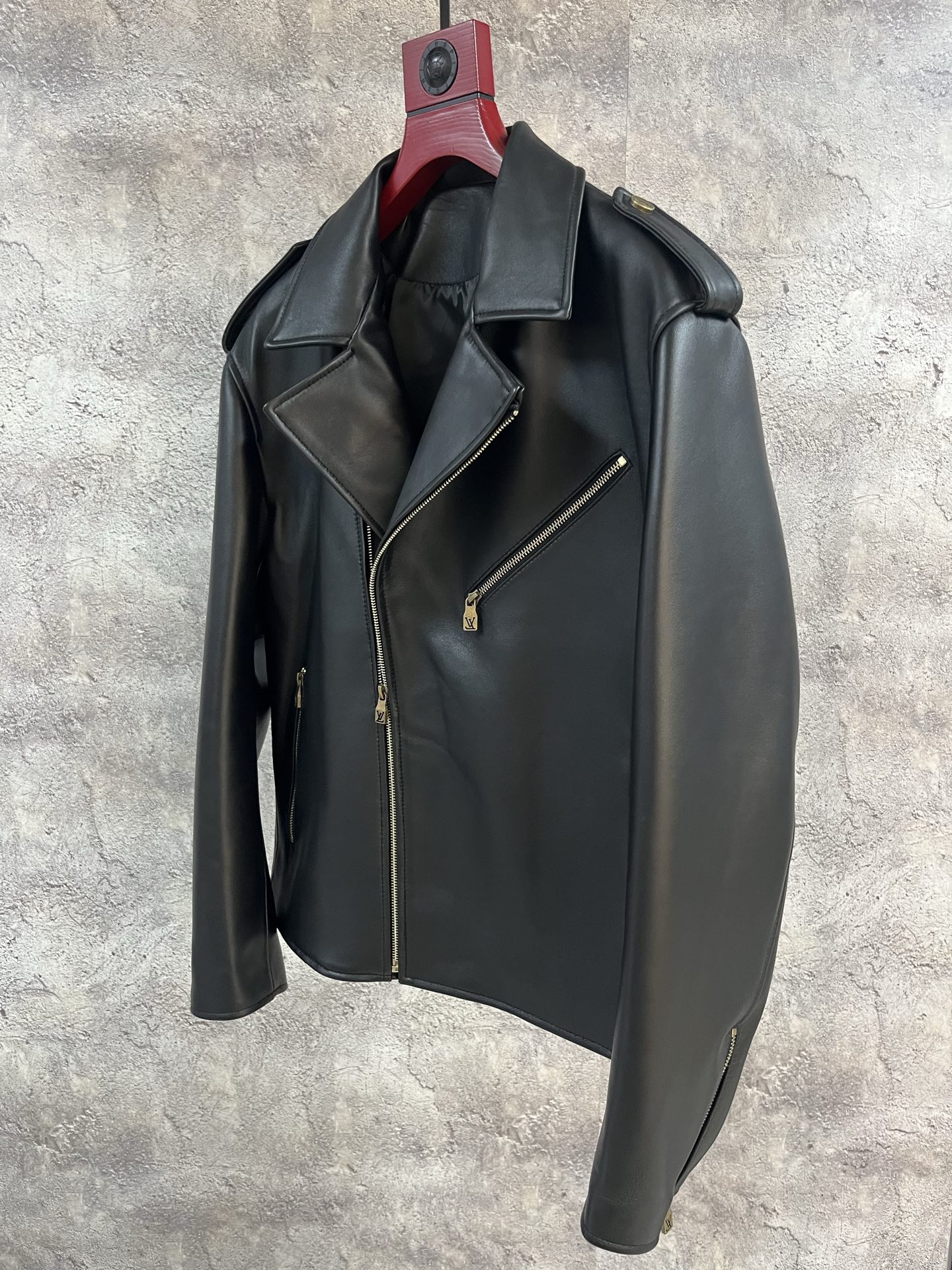 LOUIS VUITTON Мужская кожаная куртка LOUIS VUITTON Мужская кожаная куртка