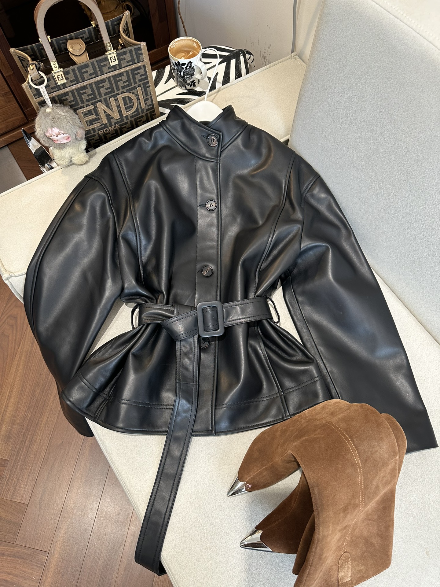 HERMES Женский кожаный костюм HERMES Женский кожаный костюм