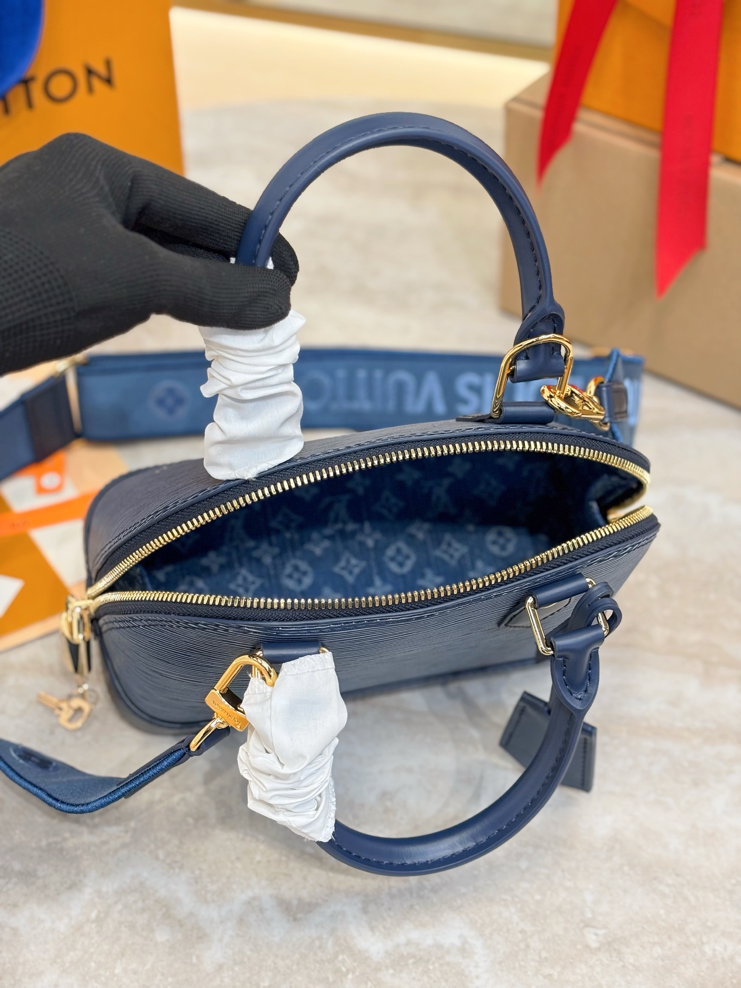 LOUIS VUITTON Женская сумка Alma BB M14853 LOUIS VUITTON Женская сумка Alma BB M14853