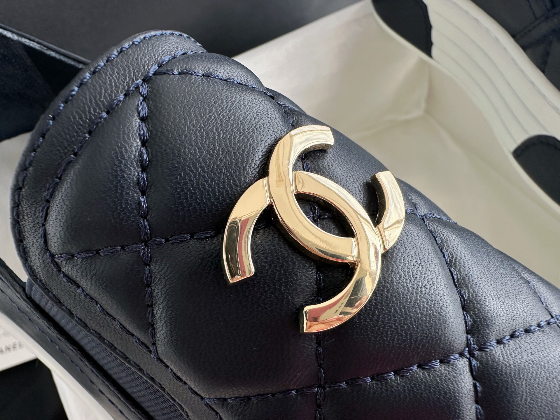 CHANEL Женские мокасины из кожи ягненка