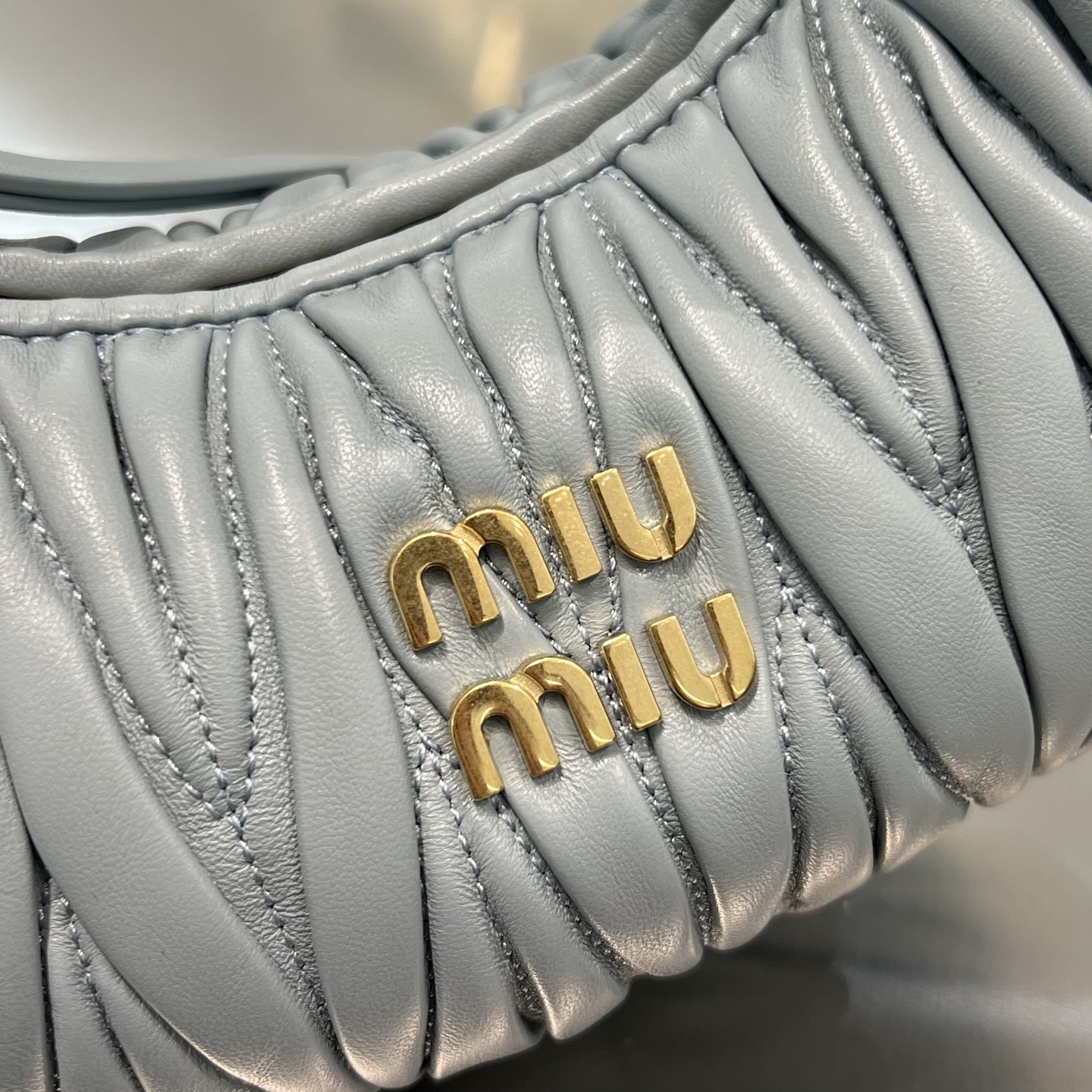 MIU MIU Женская сумка Wander hobo mini 