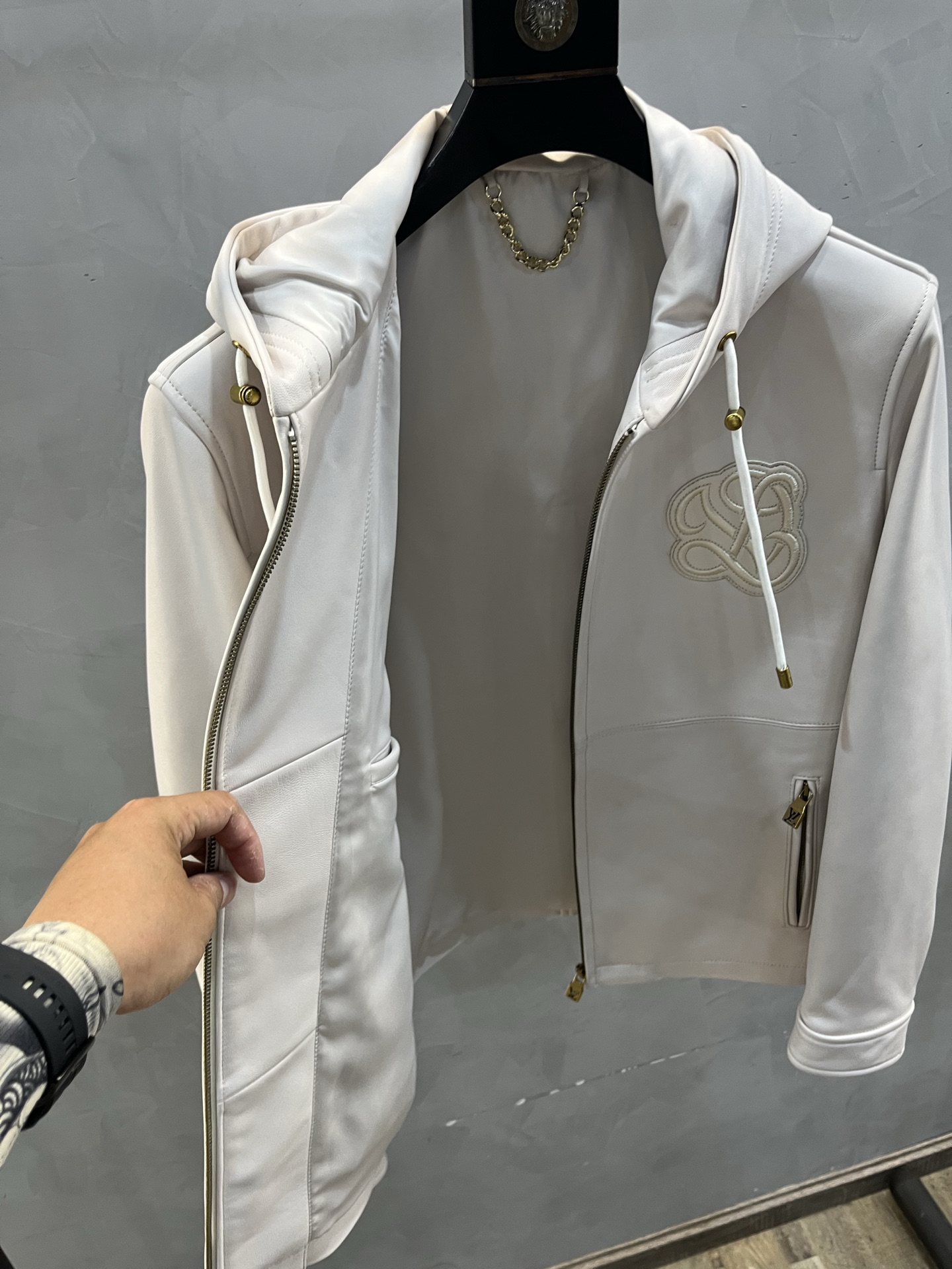 LOUIS VUITTON Мужская кожаная куртка LOUIS VUITTON Мужская кожаная куртка