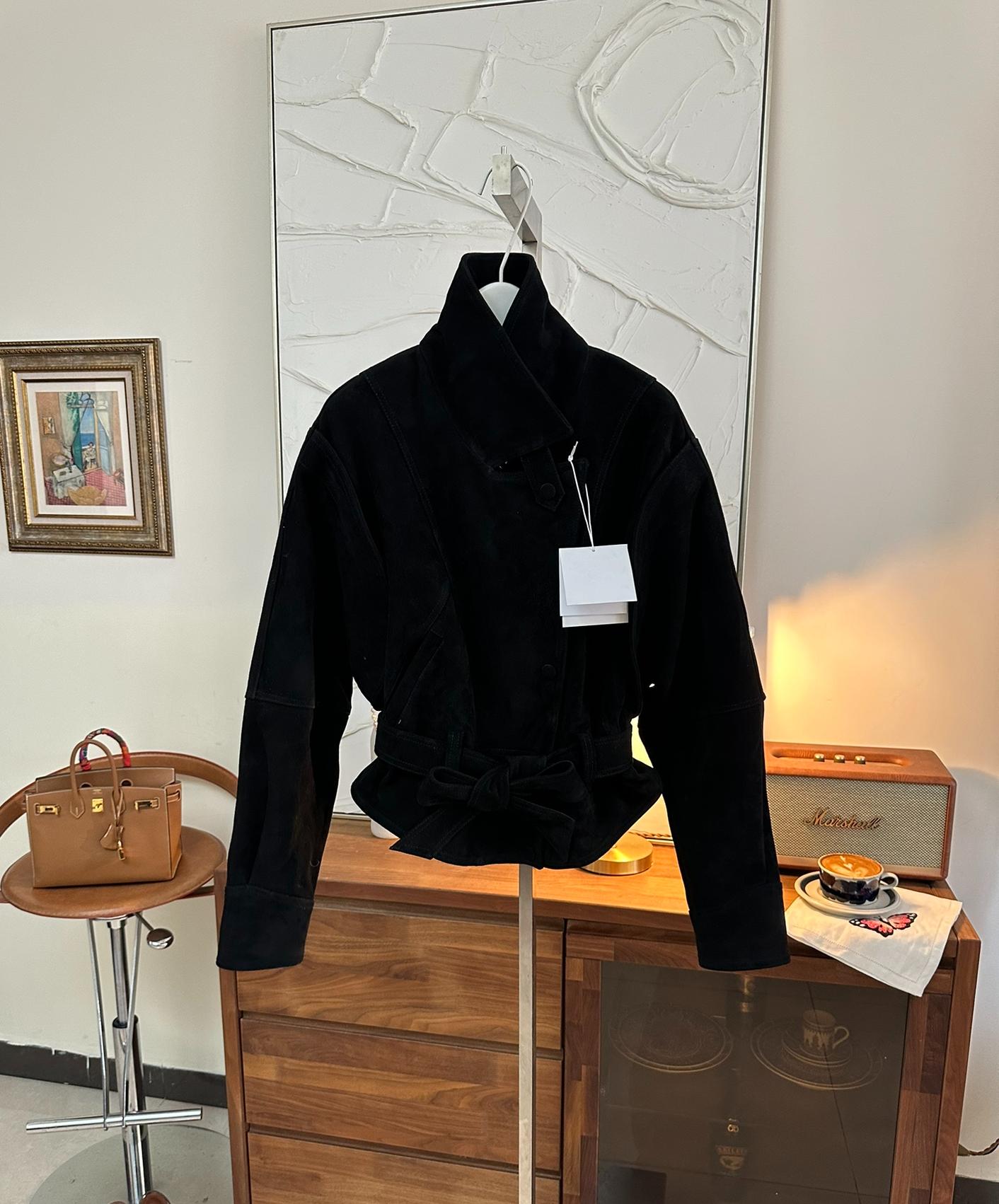 THE ROW Женская куртка из замши с поясом черная THE ROW Женская куртка из замши с поясом черная