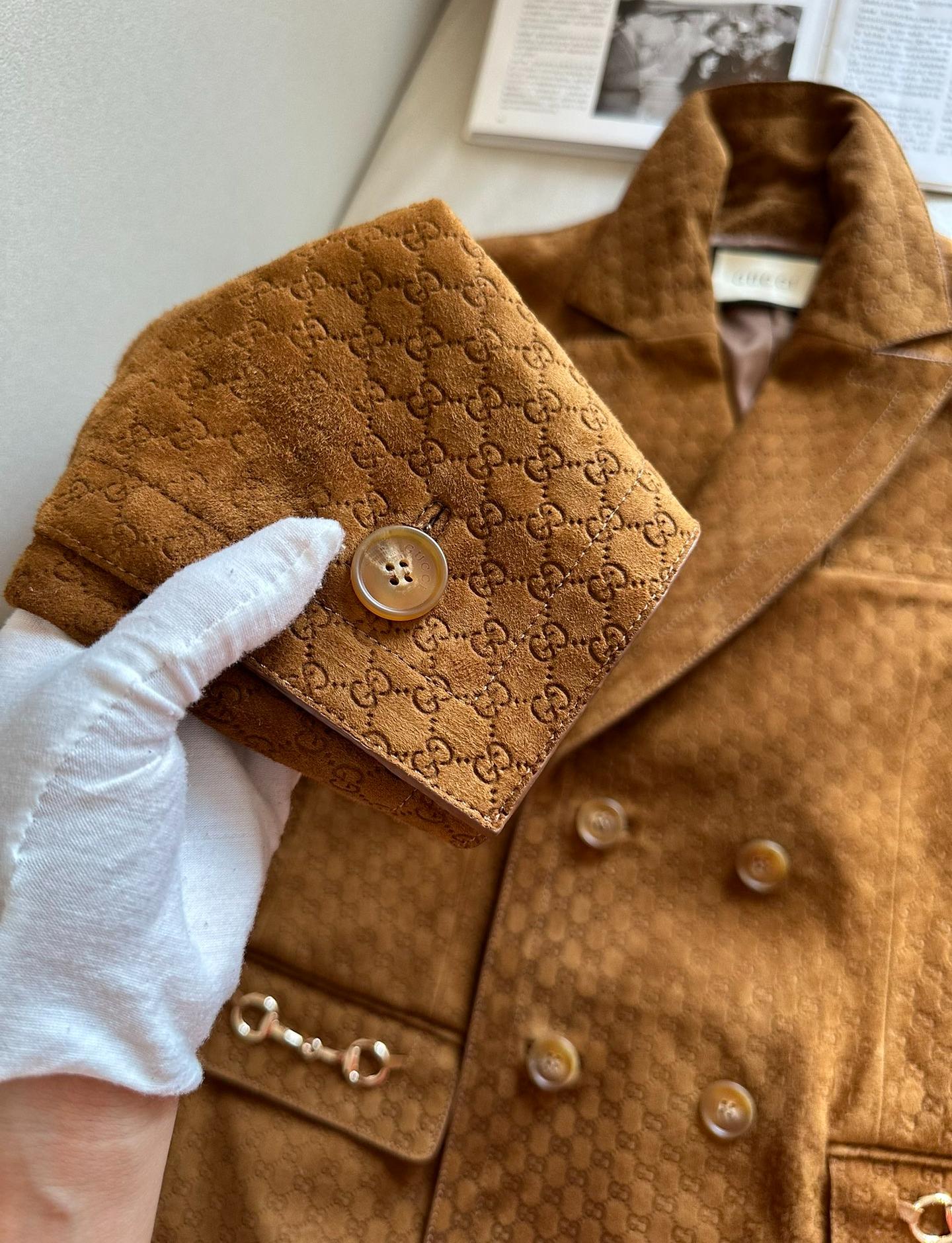 GUCCI Женский жакет из замши GUCCI Женский жакет из замши