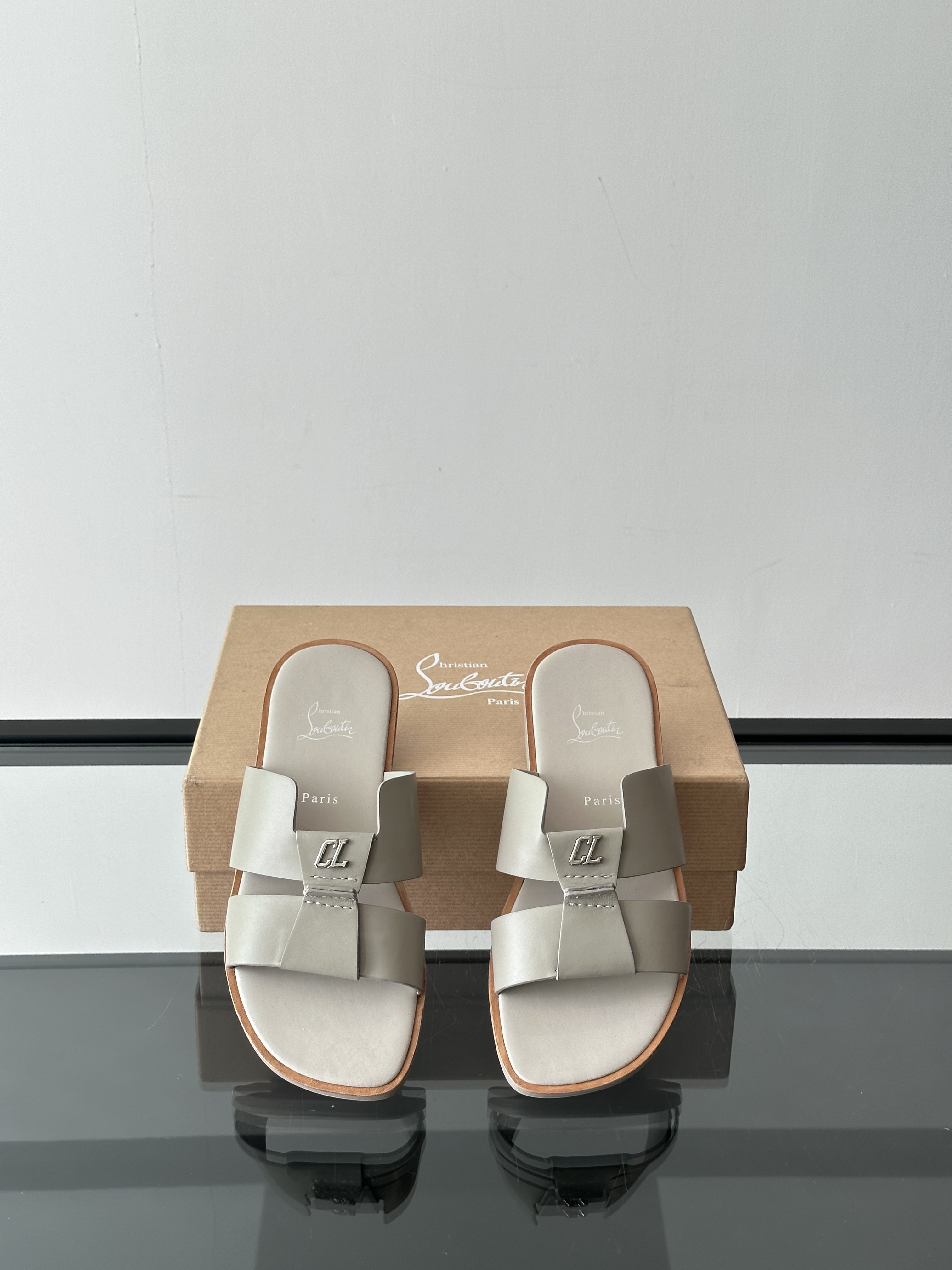 CHRISTIAN LOUBOUTIN Мужские шлёпанцы из кожи 