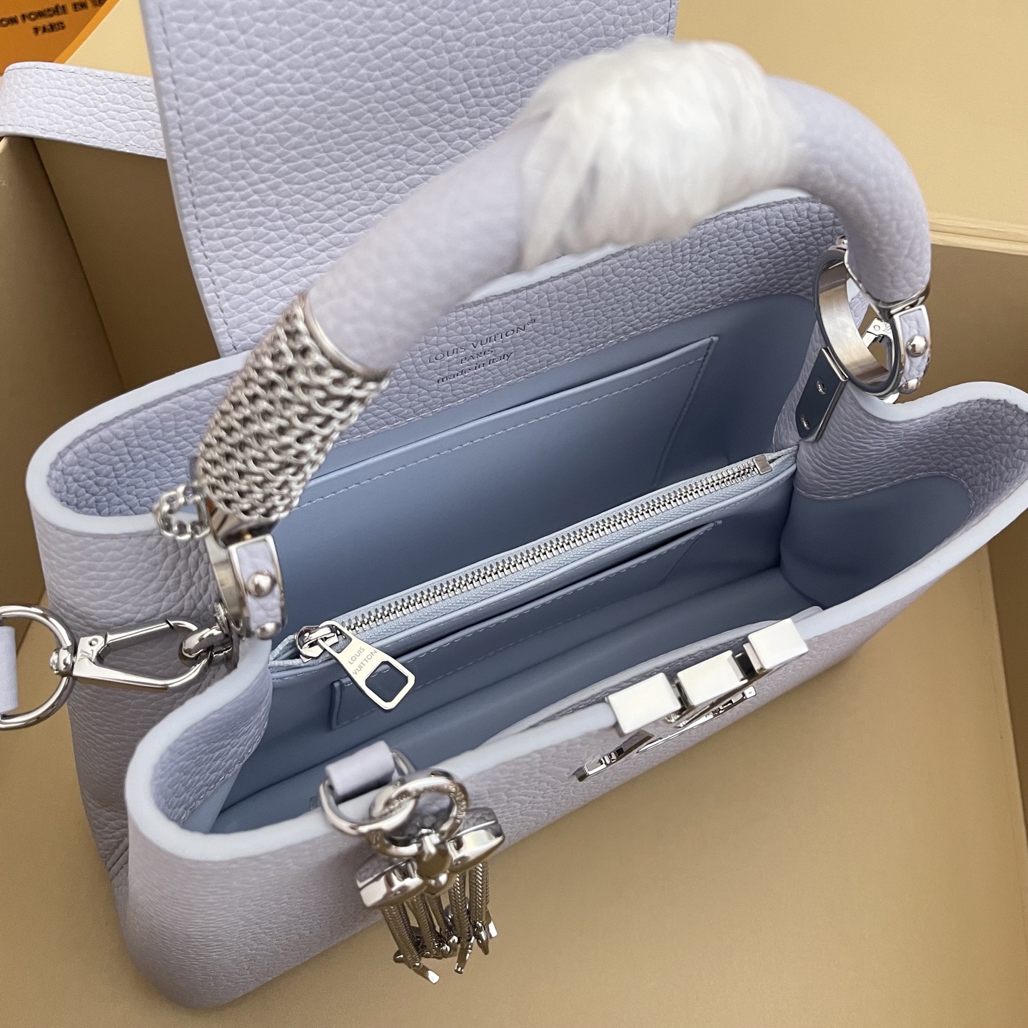 LOUIS VUITTON Женская Сумка Capucines