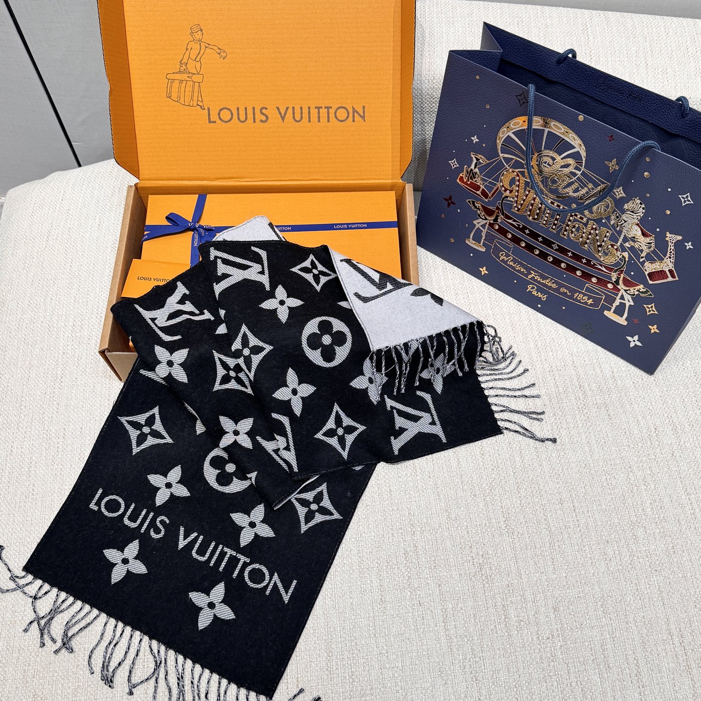 LOUIS VUITTON Женский шарф Monogram
