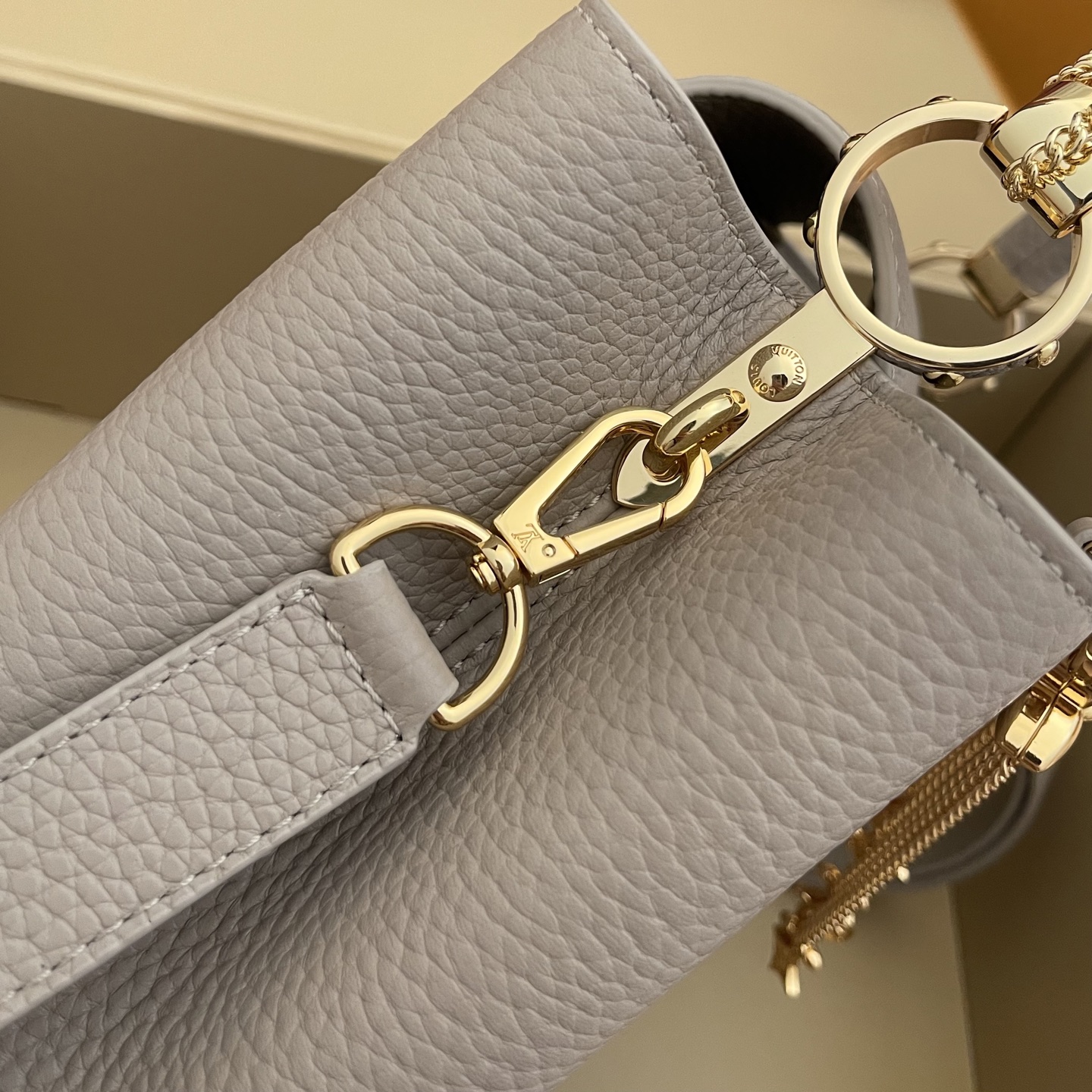 LOUIS VUITTON Женская Сумка Capucines