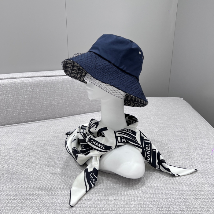 CHANEL Женский платок шёлк