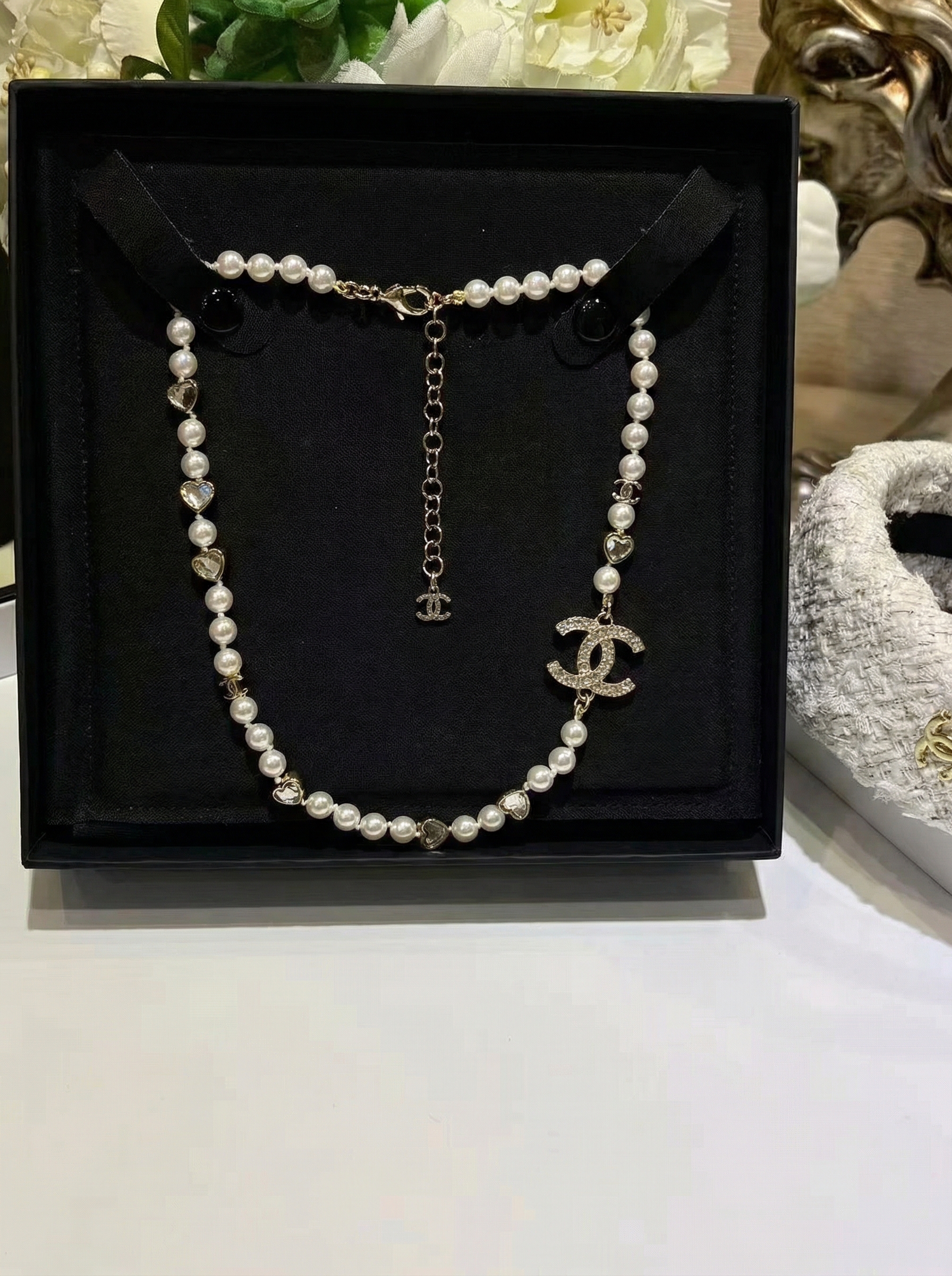 CHANEL Женское Колье в классическом стиле CHANEL Женское Колье в классическом стиле